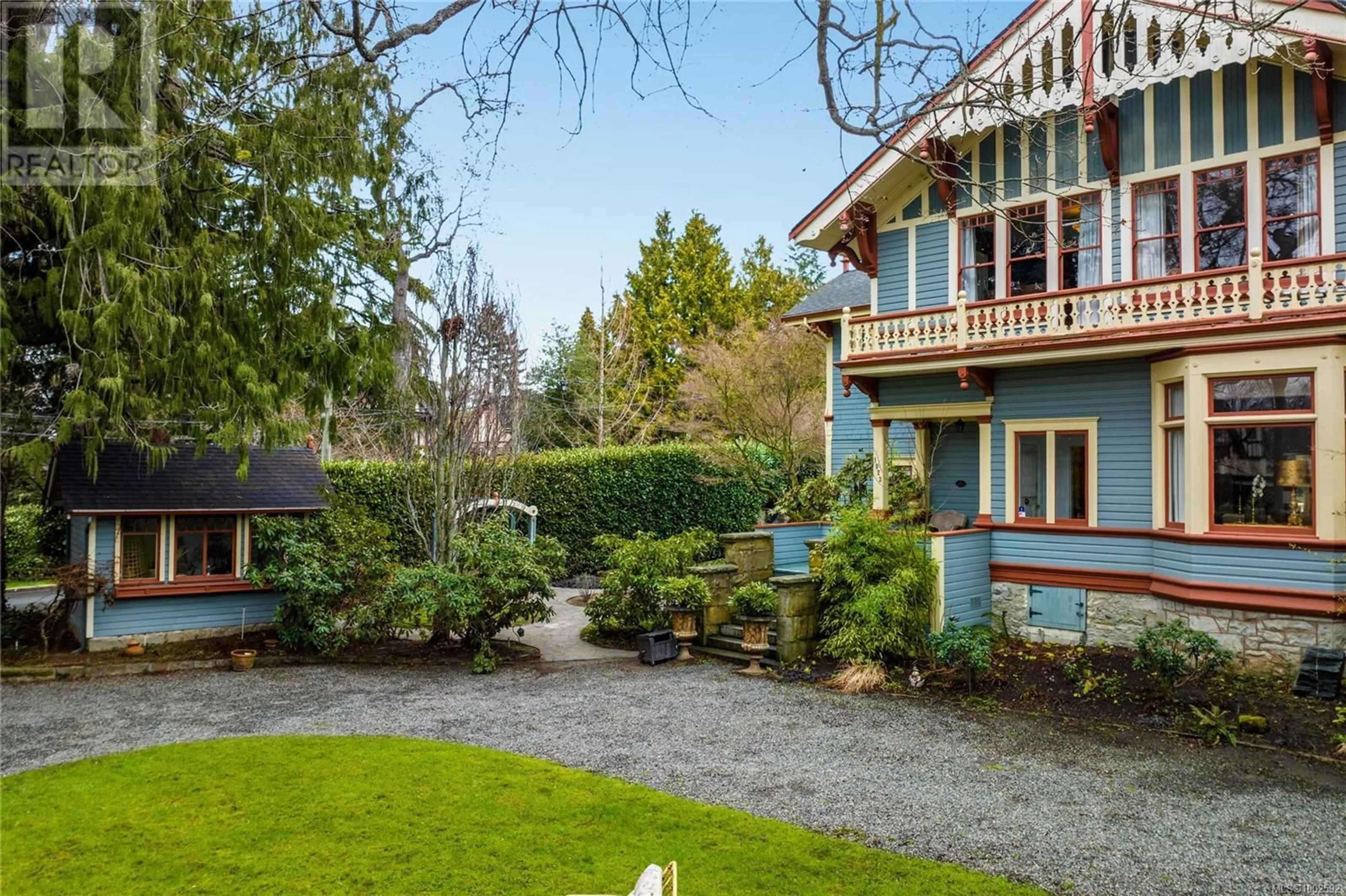 Patio, street for 1023 ST. CHARLES STREET, Victoria British Columbia V8S3P8