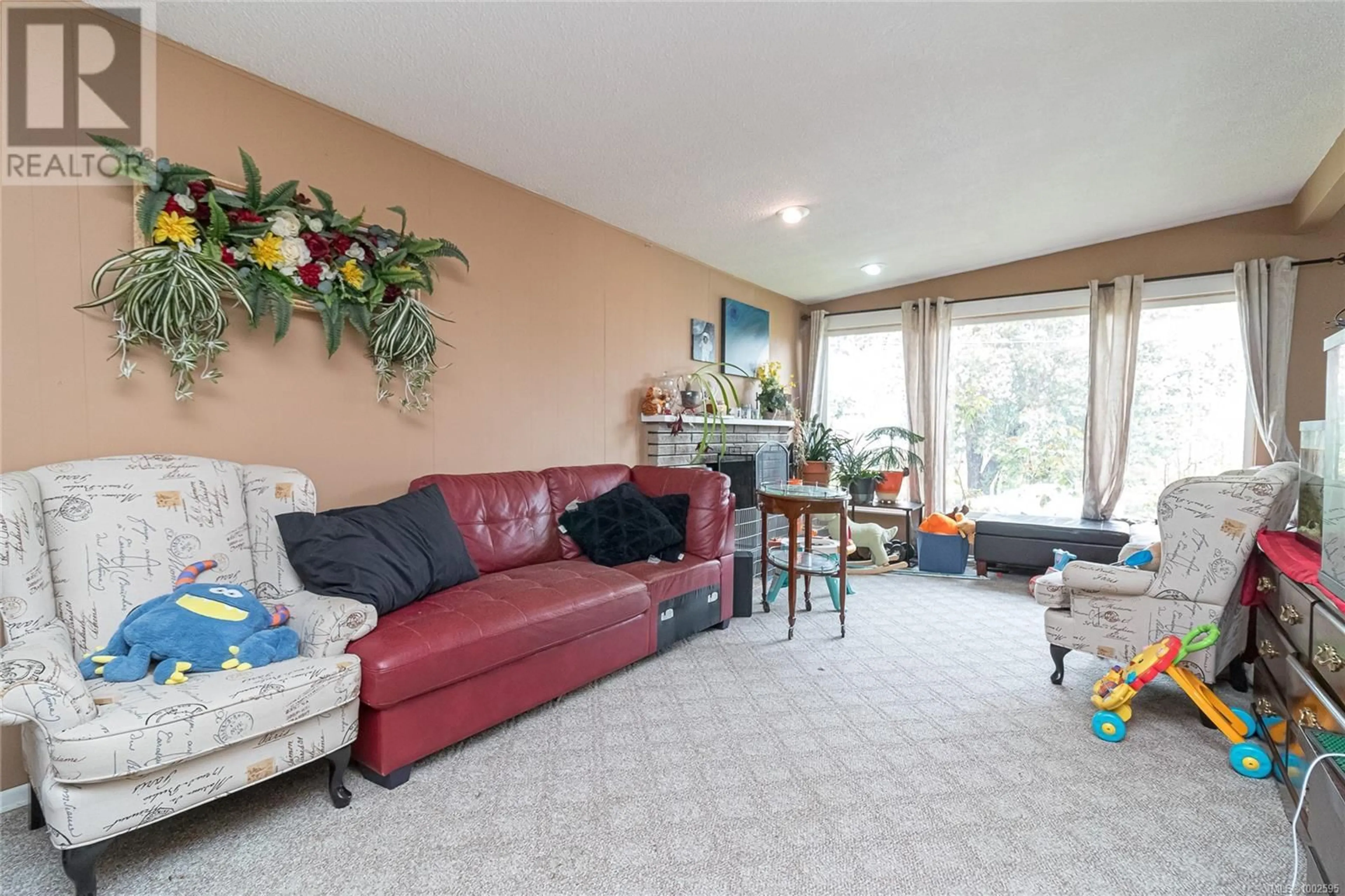 Living room with furniture, unknown for 915 REX ROAD, Langford British Columbia V9B2P2
