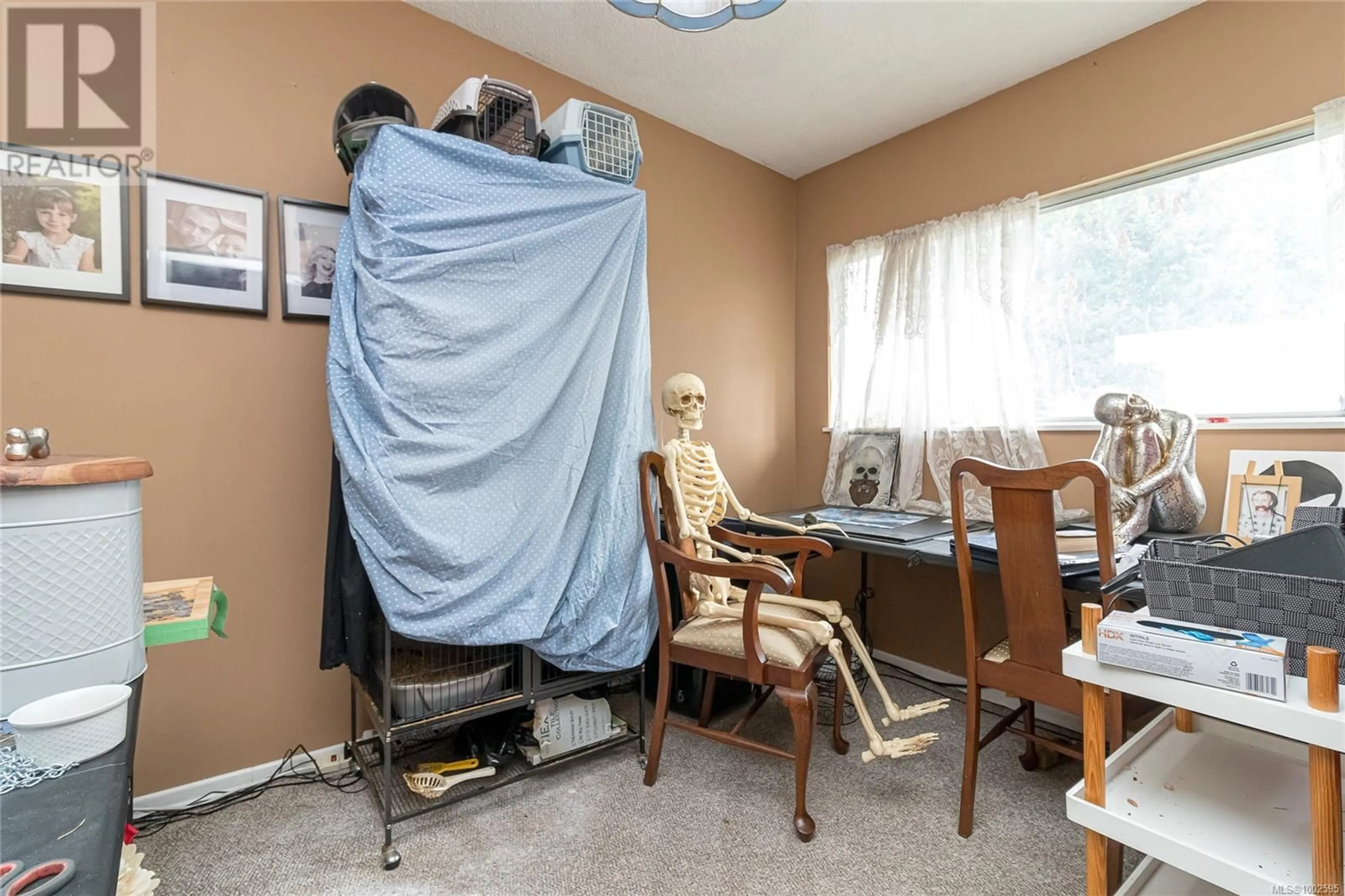 A pic of a room for 915 REX ROAD, Langford British Columbia V9B2P2