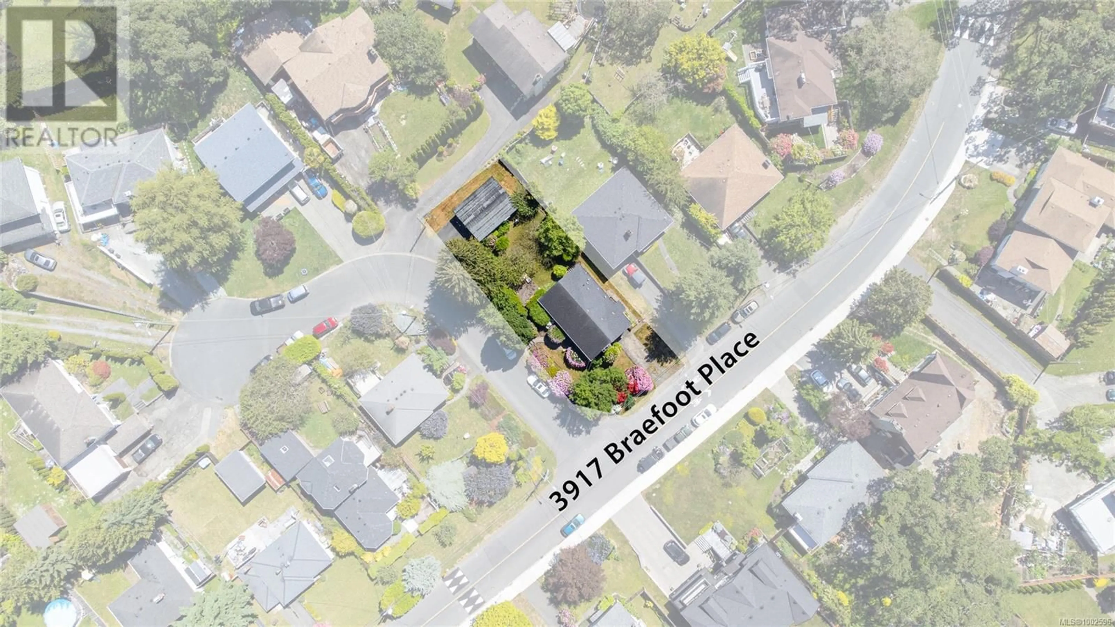 A pic from outside/outdoor area/front of a property/back of a property/a pic from drone, street for 3917 BRAEFOOT PLACE, Saanich British Columbia V9B2X8