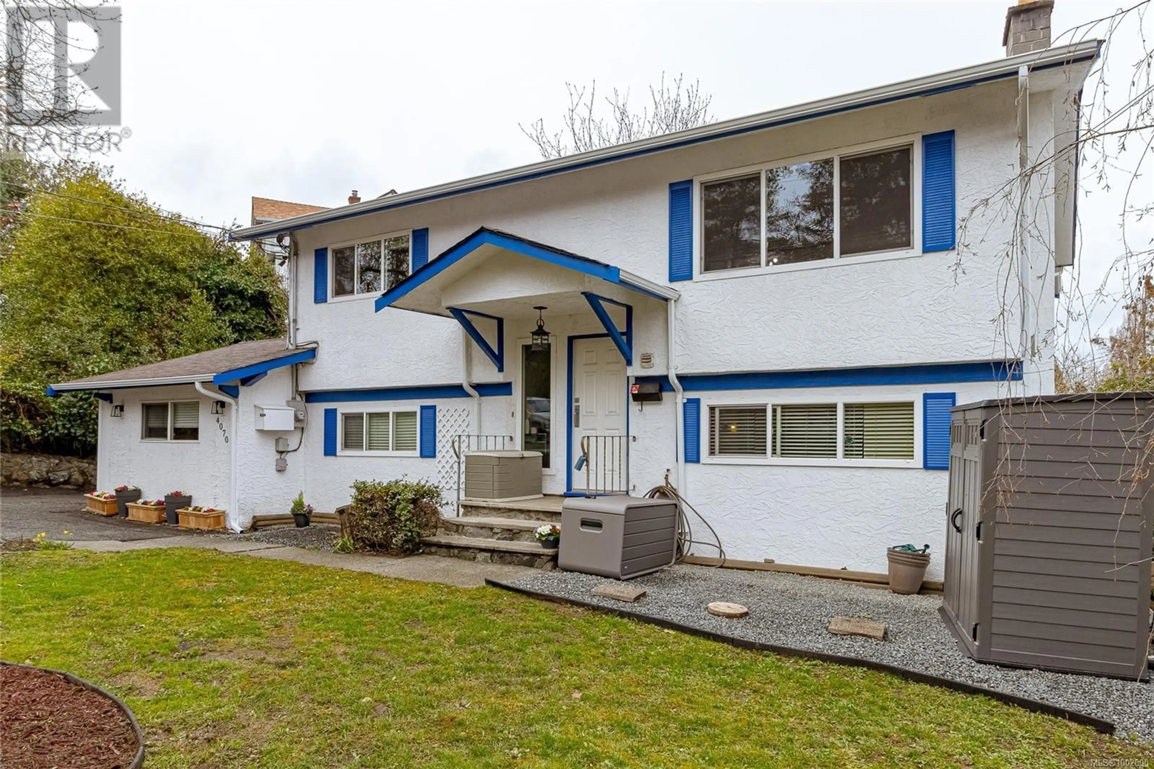 Home with vinyl exterior material, street for 4070 CAREY ROAD, Saanich British Columbia V8Z4G3