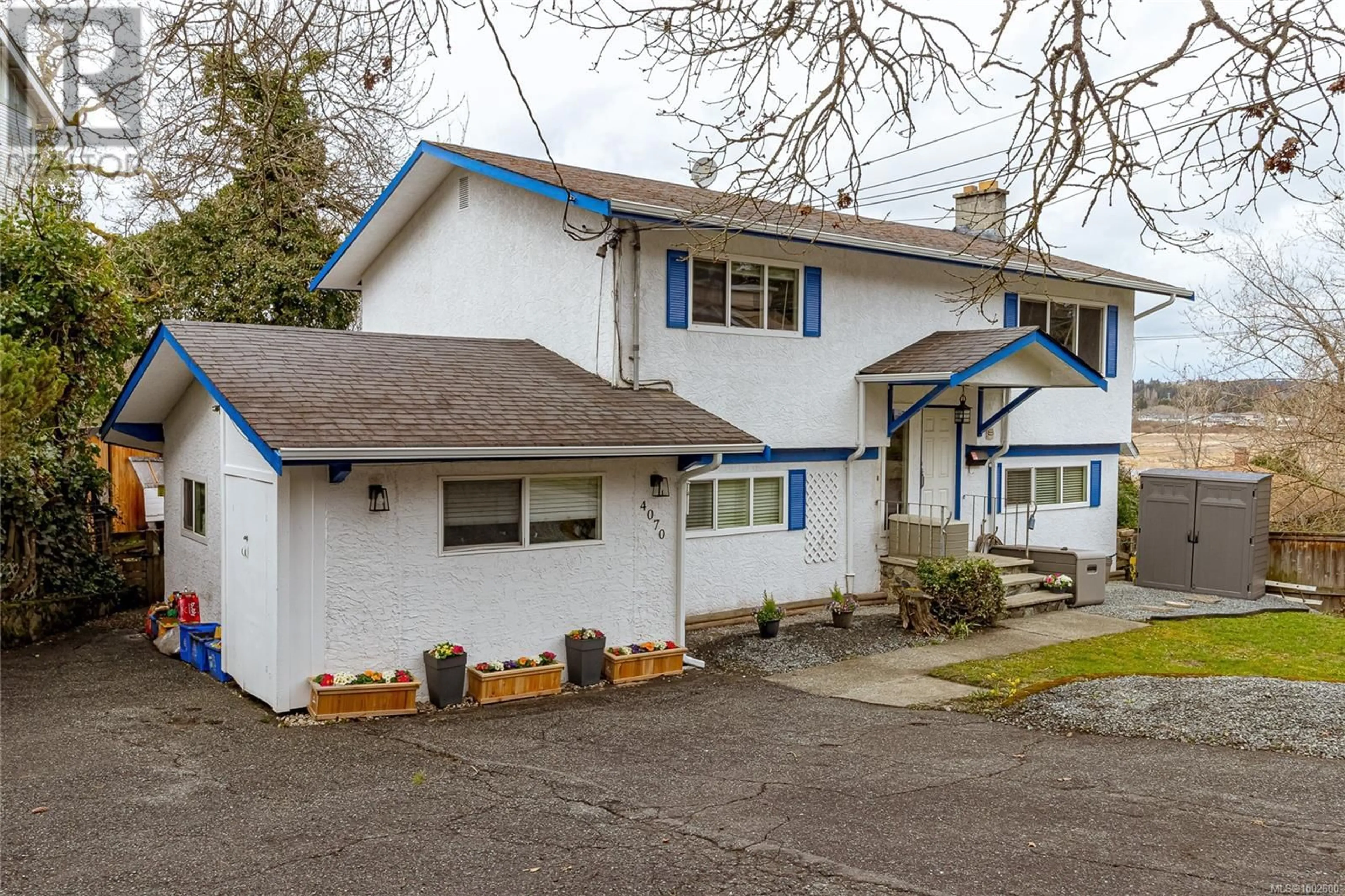 Home with vinyl exterior material, street for 4070 CAREY ROAD, Saanich British Columbia V8Z4G3