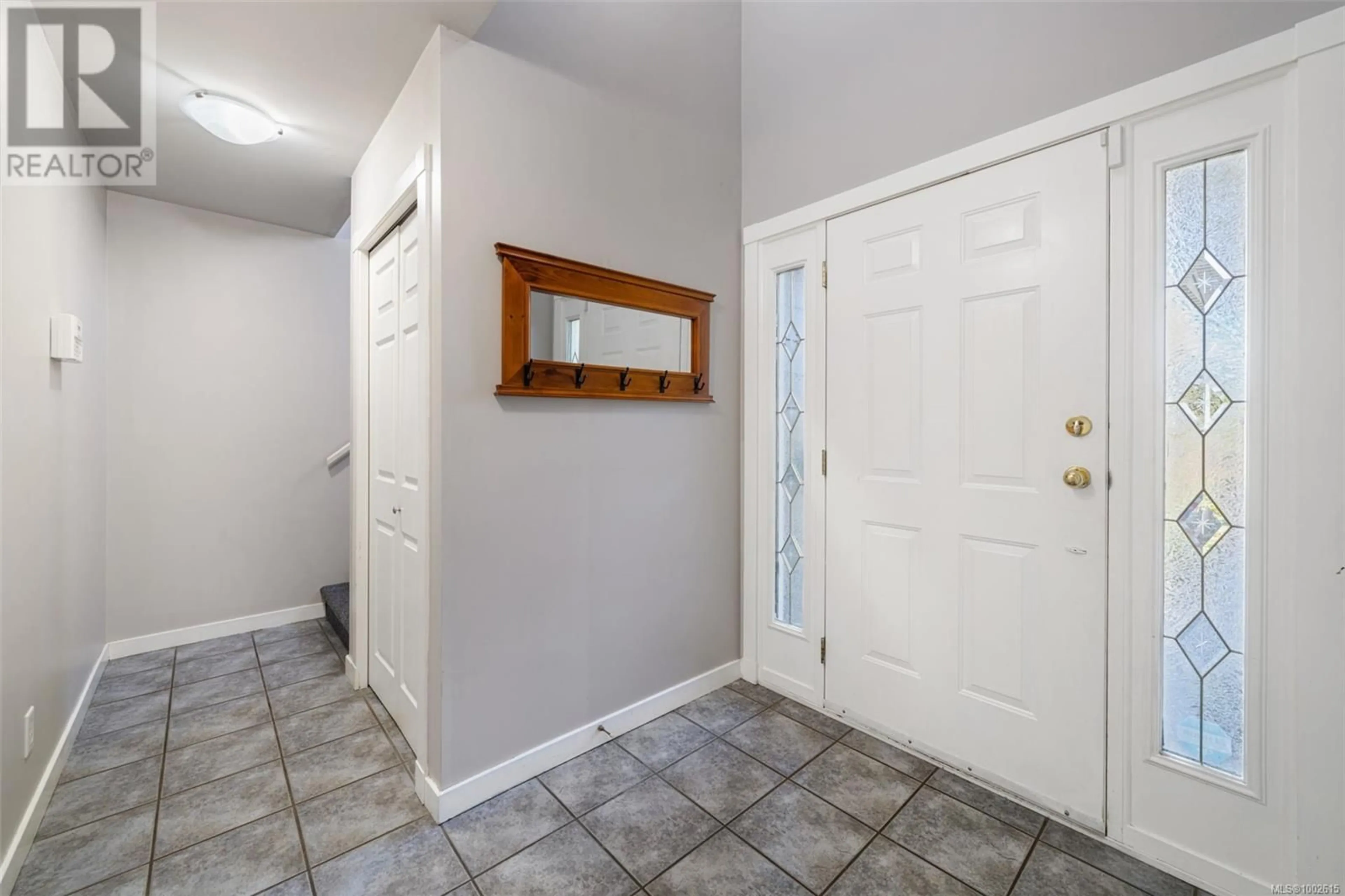 Indoor entryway for 4135 ROCKHOME GARDENS, Saanich British Columbia V8X5K4