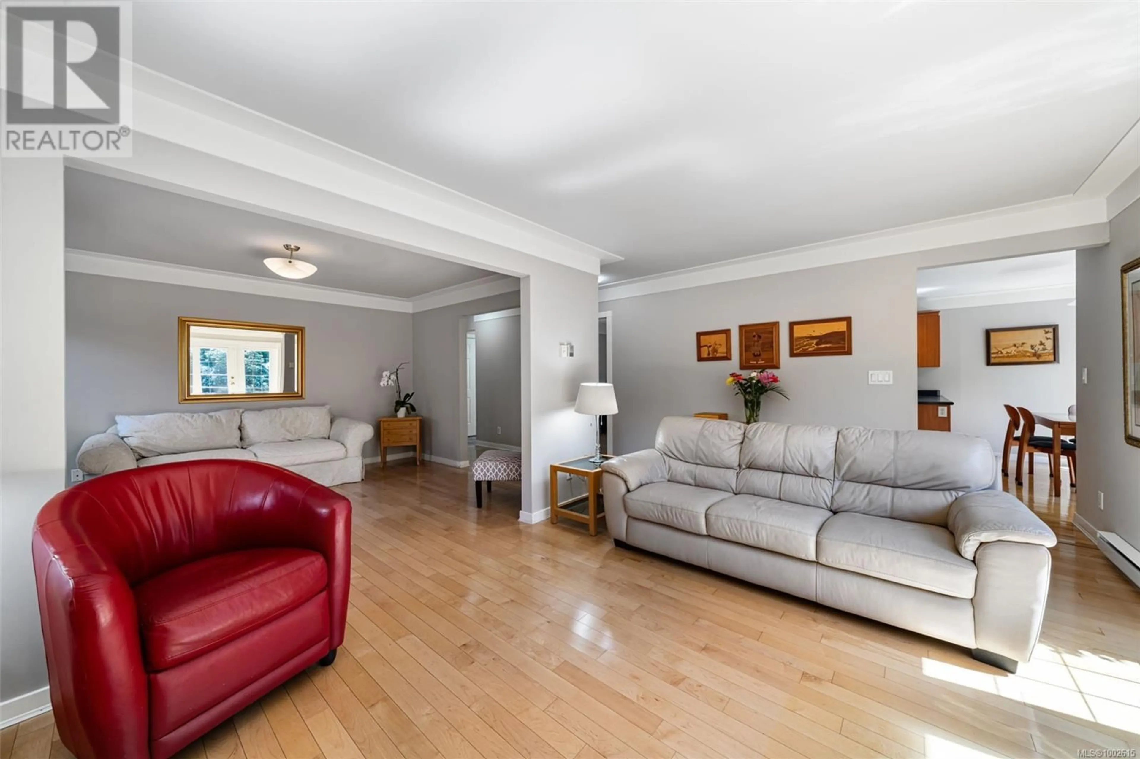 Living room with furniture, wood/laminate floor for 4135 ROCKHOME GARDENS, Saanich British Columbia V8X5K4