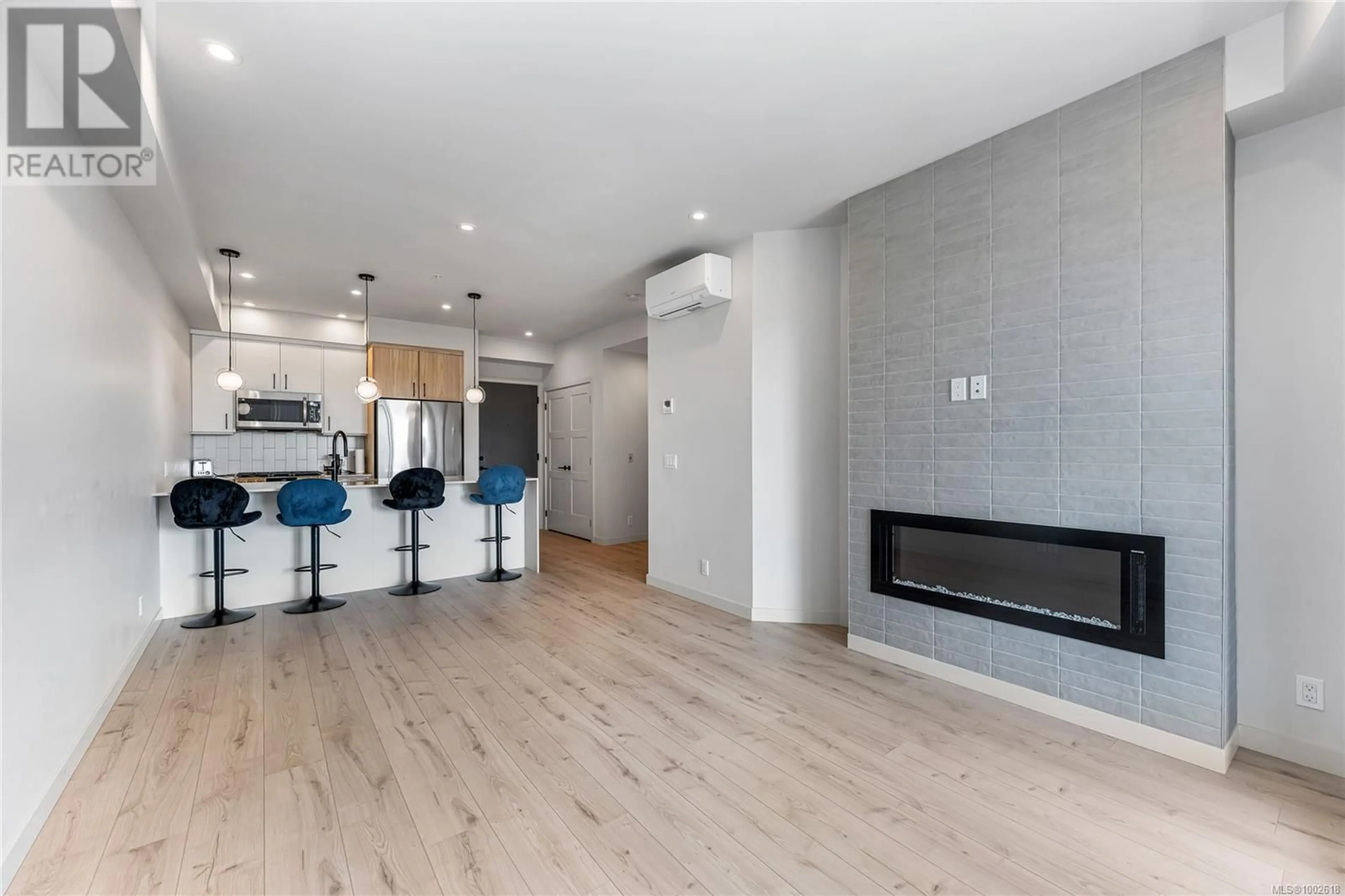 Open concept kitchen, wood/laminate floor for 409 - 947 WHIRLAWAY CRESCENT, Langford British Columbia V9B6W6