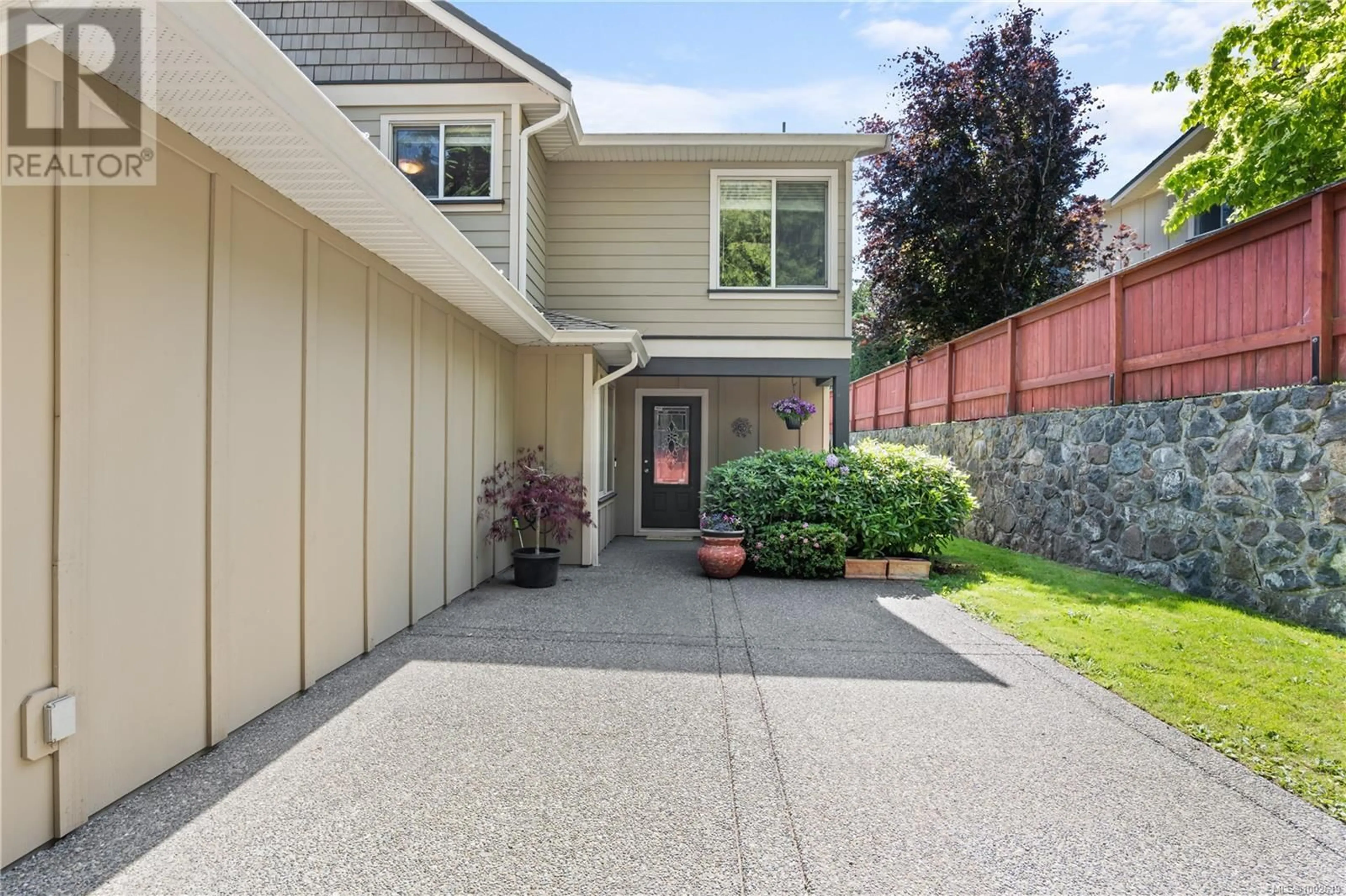 Home with vinyl exterior material, street for 3233 ERNHILL PLACE, Langford British Columbia V9C0C6