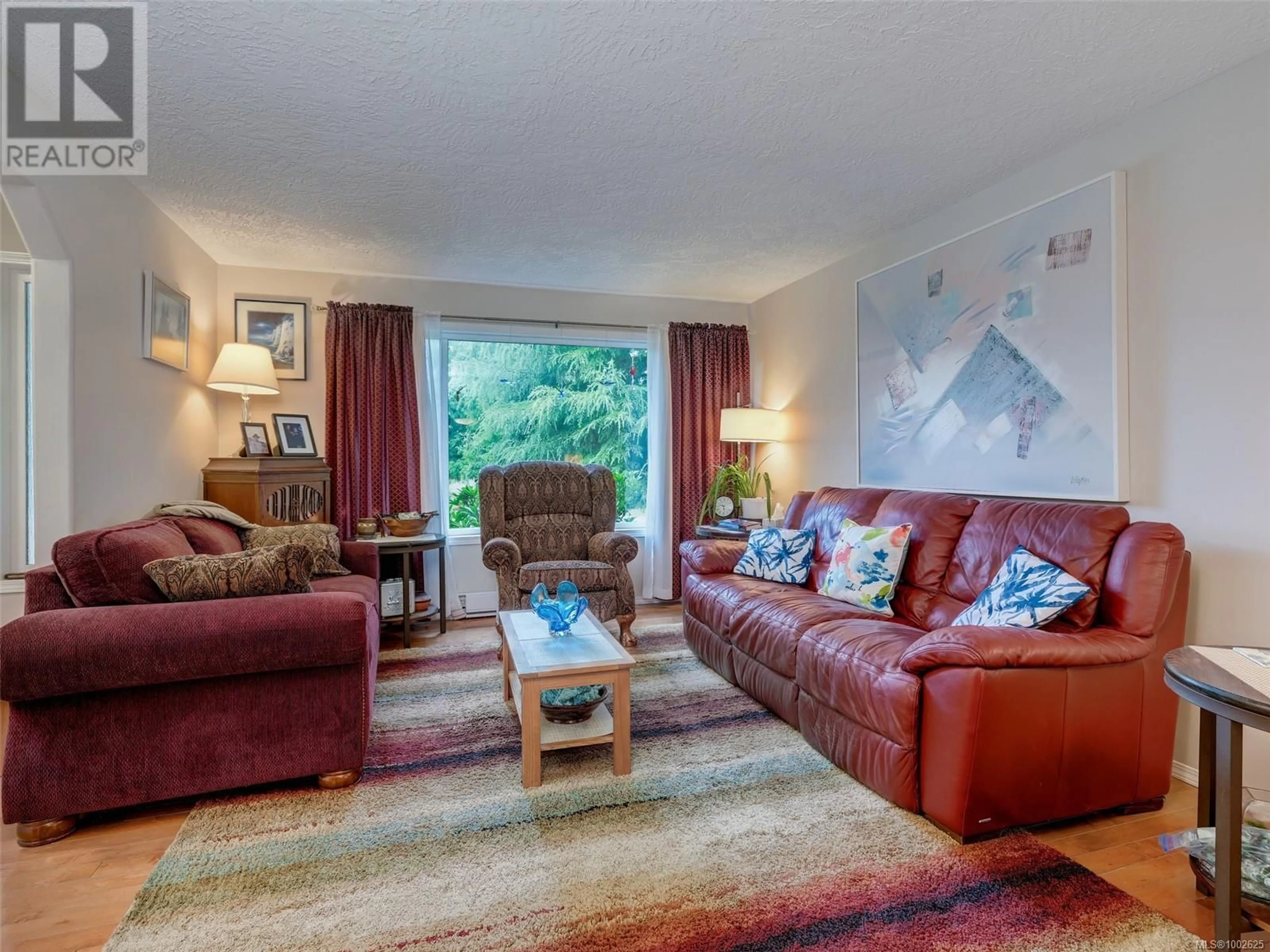 Living room with furniture, carpet floor for 2175 MAPLE AVENUE NORTH, Sooke British Columbia V9Z0M8