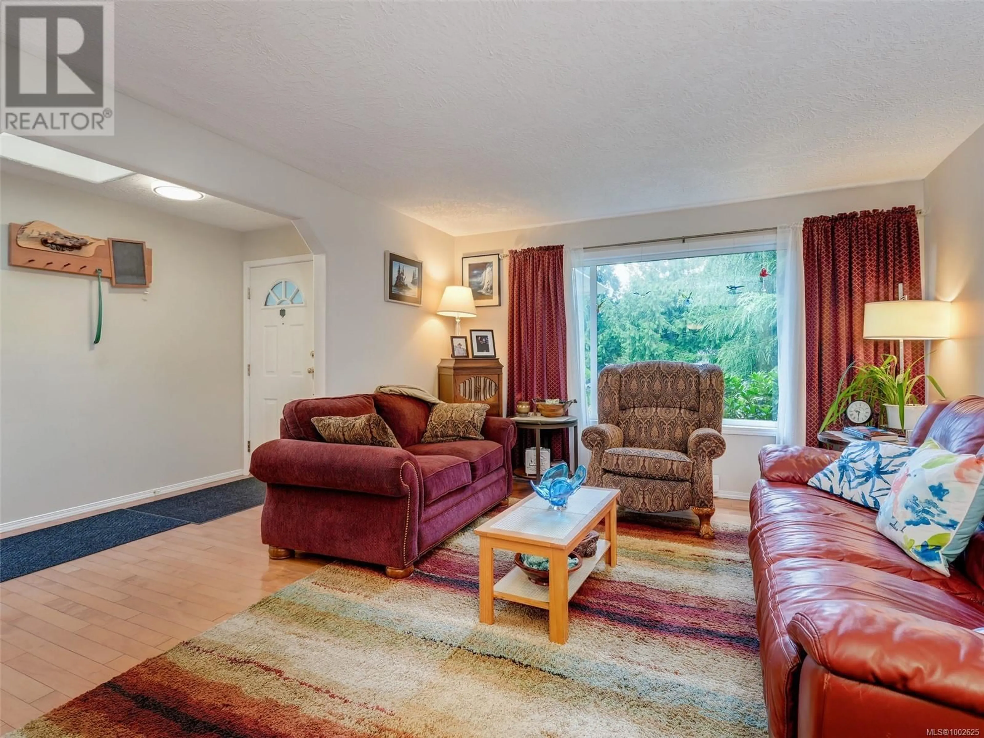 Living room with furniture, unknown for 2175 MAPLE AVENUE NORTH, Sooke British Columbia V9Z0M8