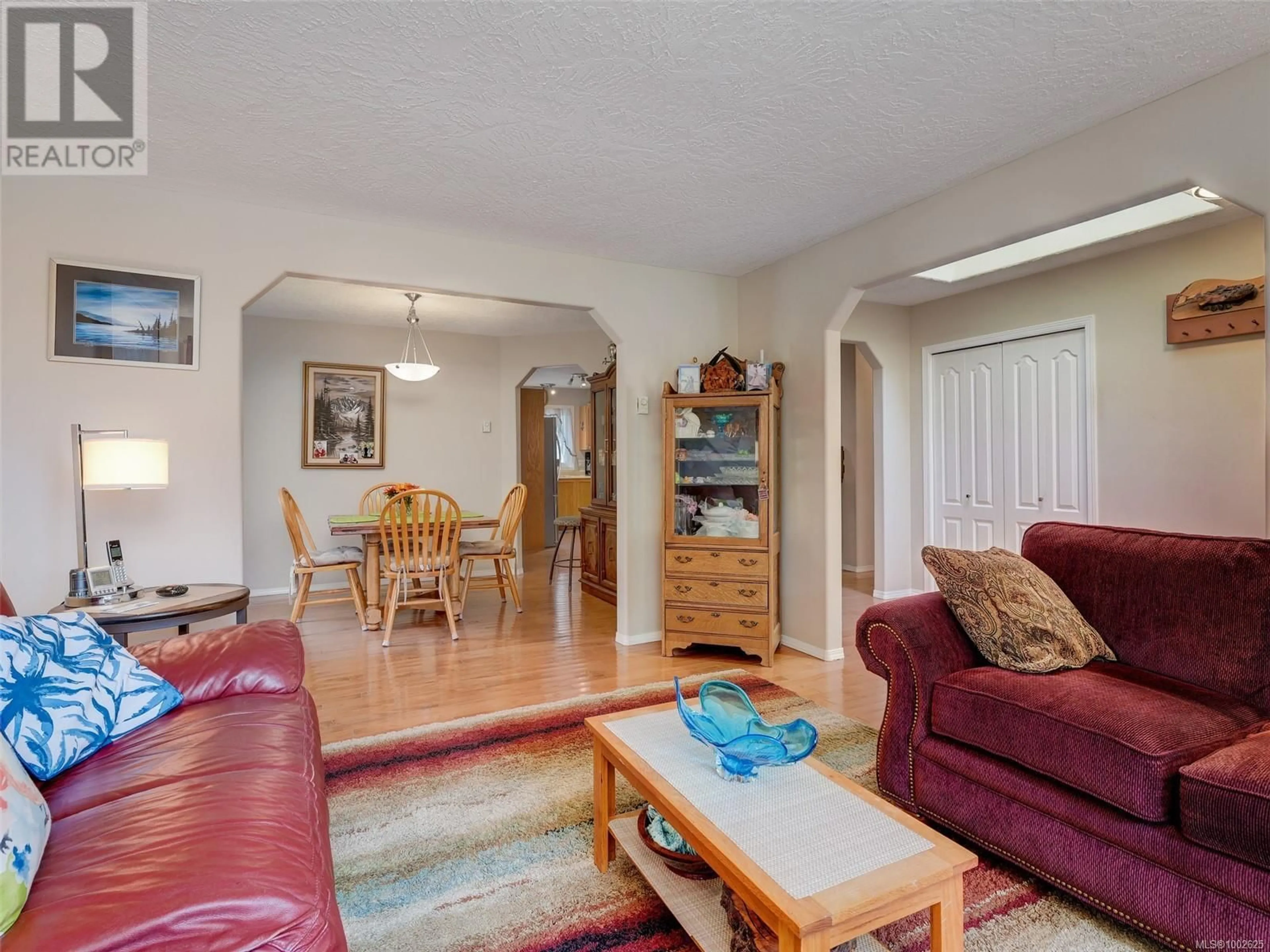 Living room with furniture, unknown for 2175 MAPLE AVENUE NORTH, Sooke British Columbia V9Z0M8