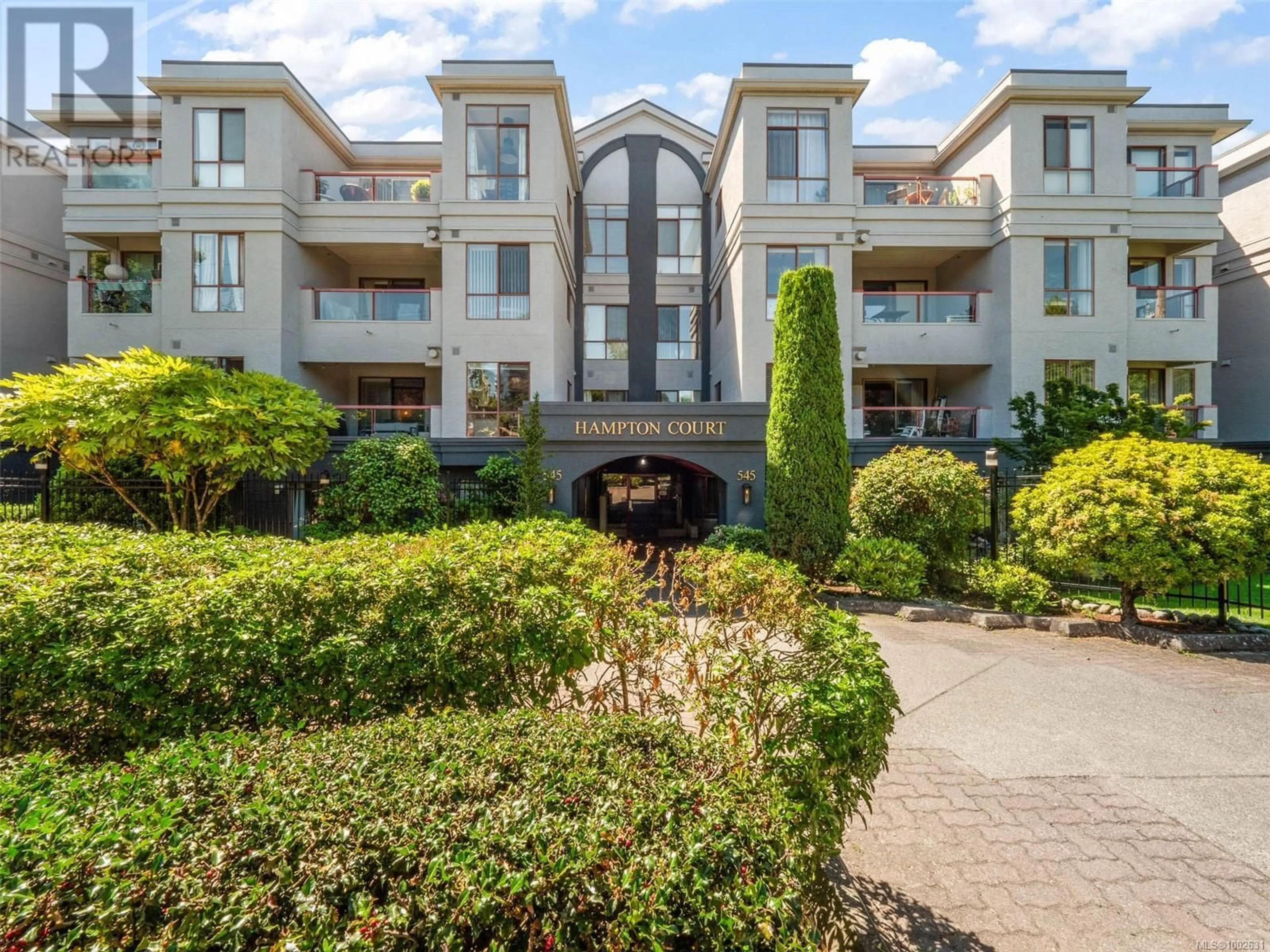 A pic from outside/outdoor area/front of a property/back of a property/a pic from drone, unknown for 211 - 545 MANCHESTER ROAD, Victoria British Columbia V8T5H6