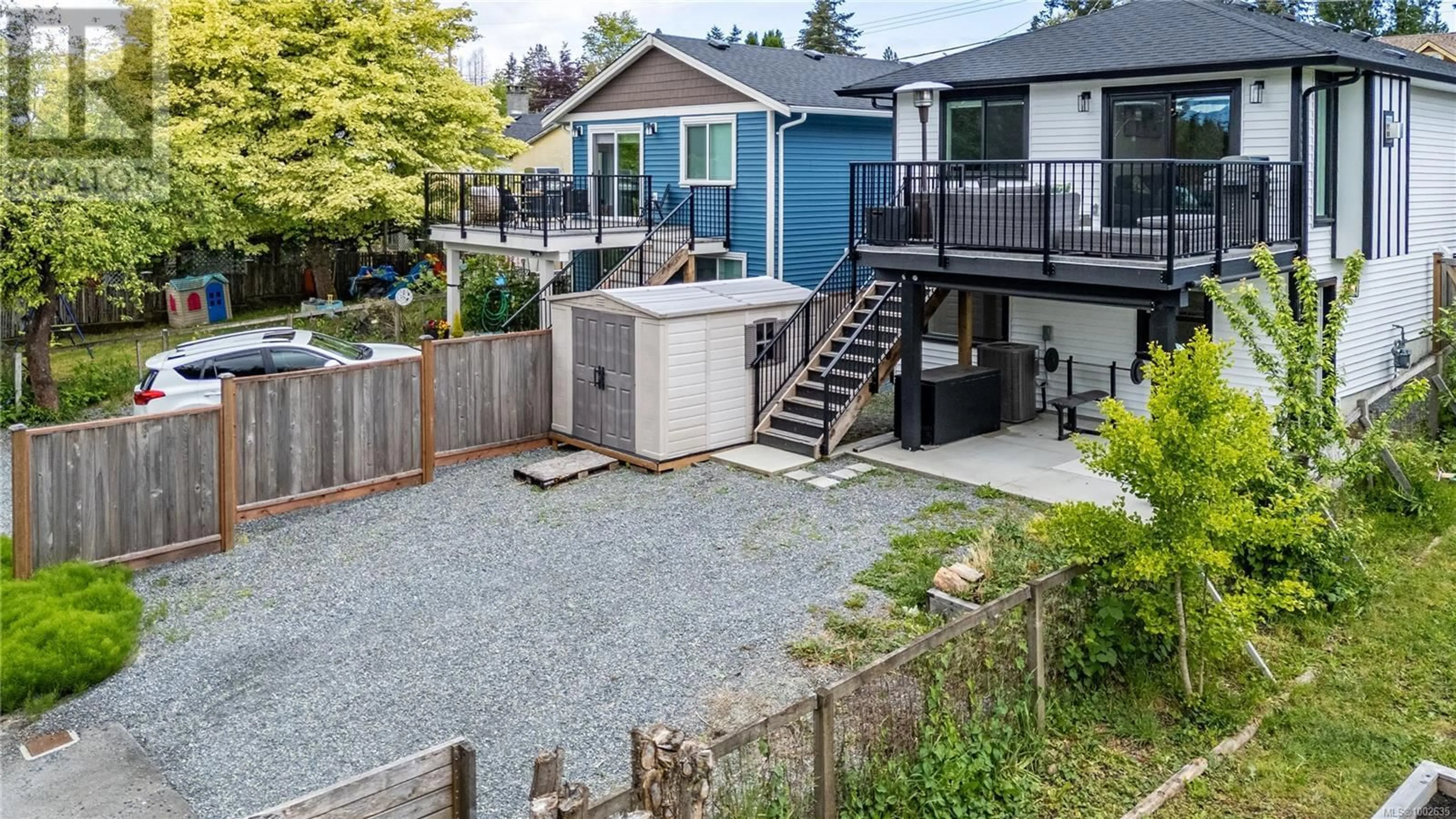 A pic from outside/outdoor area/front of a property/back of a property/a pic from drone, street for 624 FIRST STREET, Nanaimo British Columbia V9R1Z2