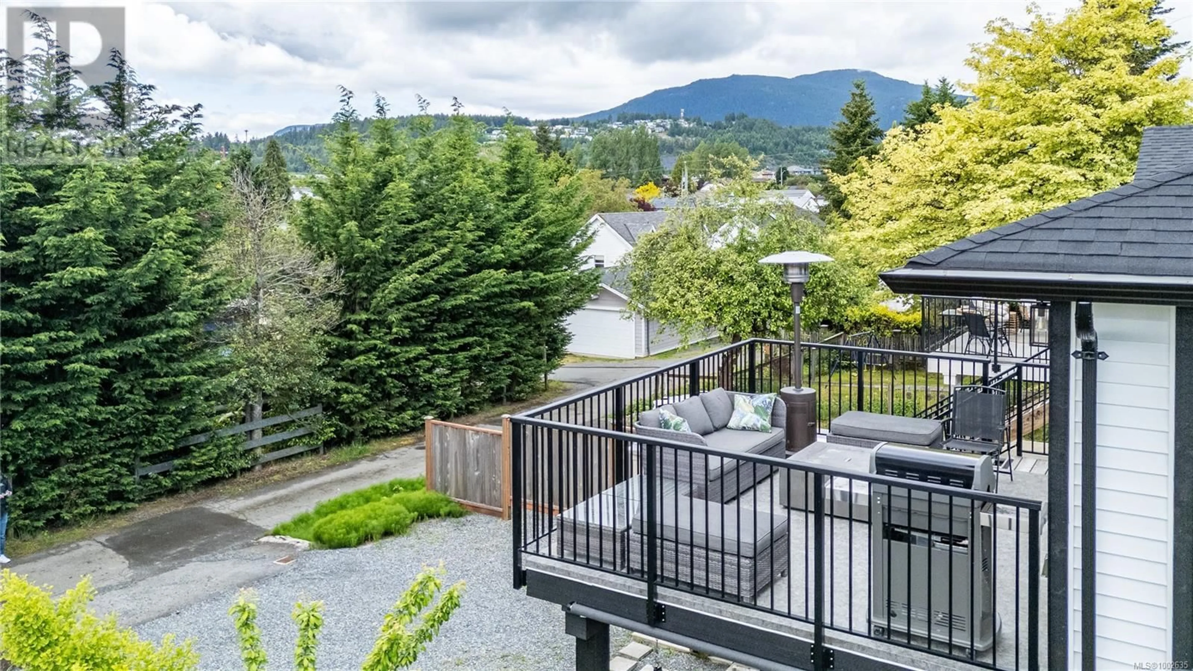 Patio, mountain view for 624 FIRST STREET, Nanaimo British Columbia V9R1Z2