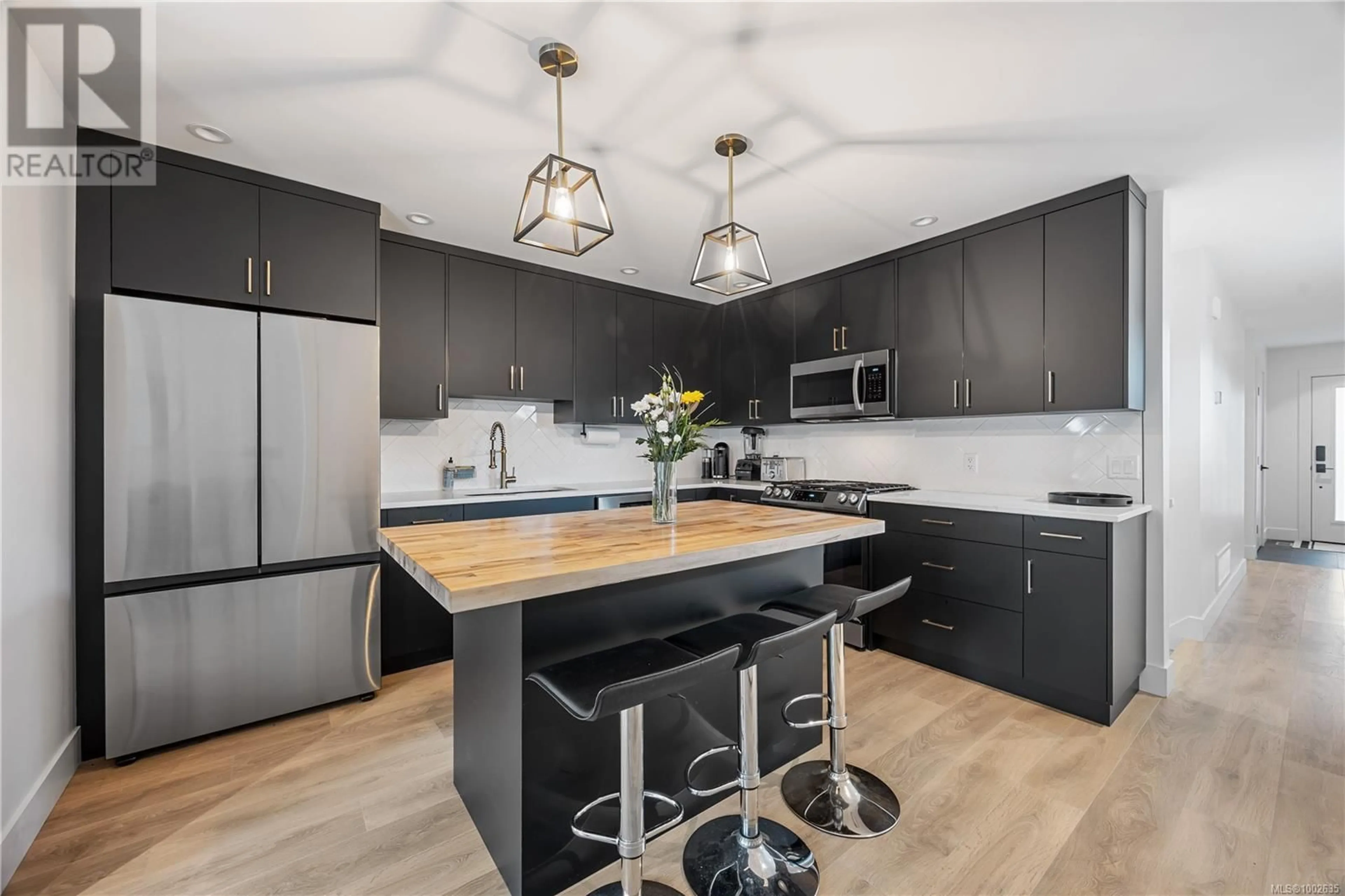 Open concept kitchen, unknown for 624 FIRST STREET, Nanaimo British Columbia V9R1Z2