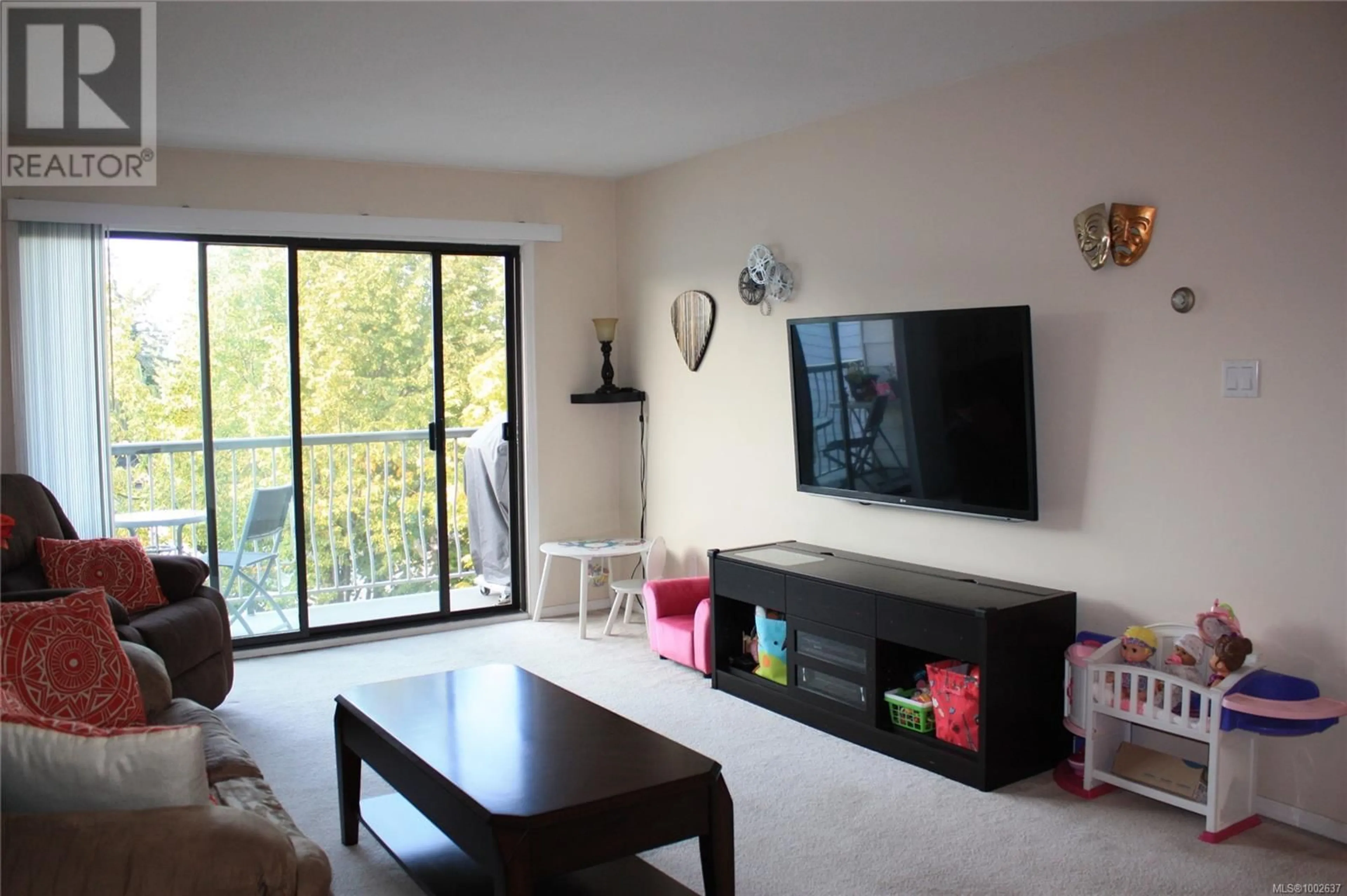 Living room with furniture, unknown for 410 - 900 TOLMIE AVENUE, Saanich British Columbia V8X3W6