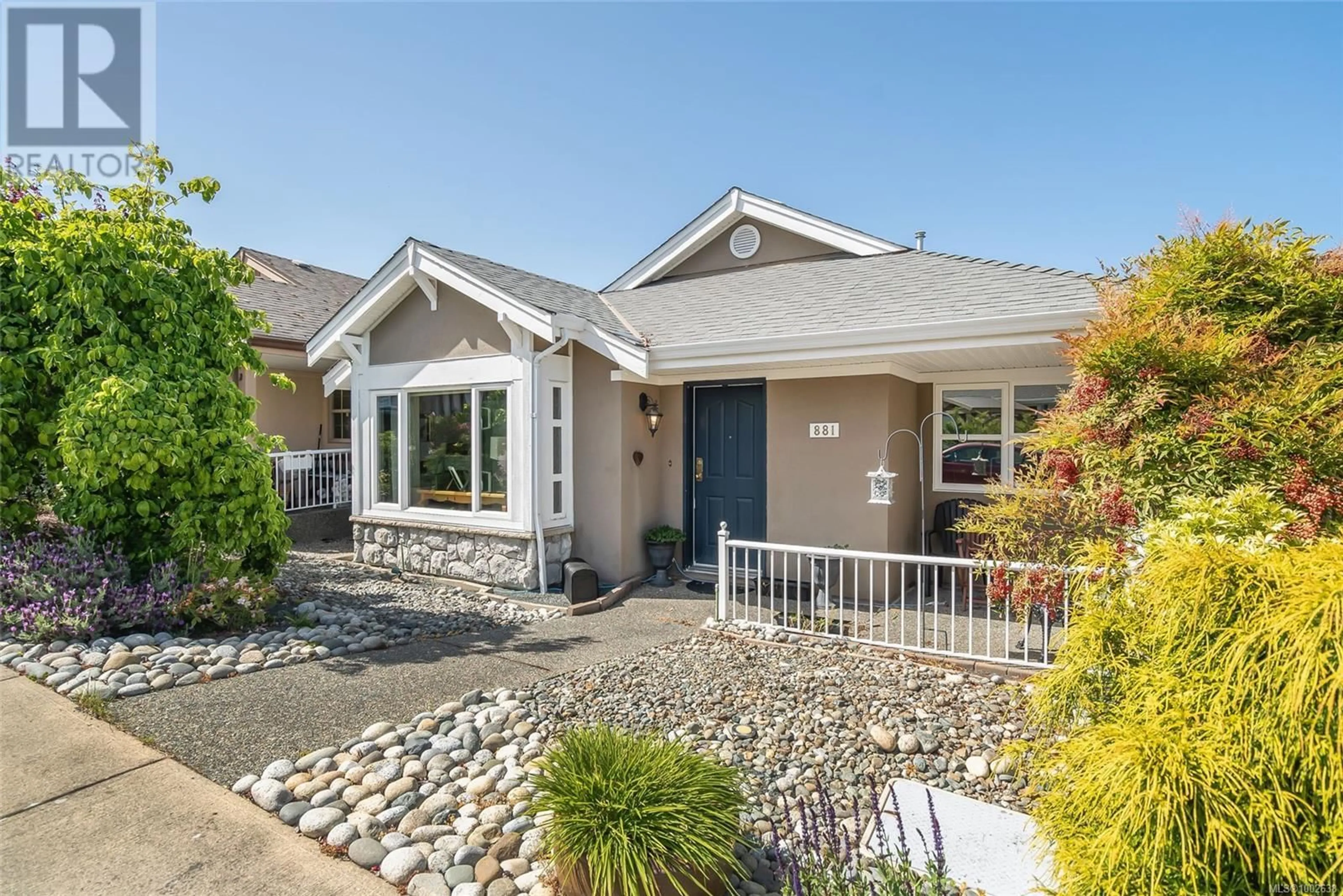 Home with vinyl exterior material, street for 881 EDGEWARE AVENUE, Parksville British Columbia V9P2T7