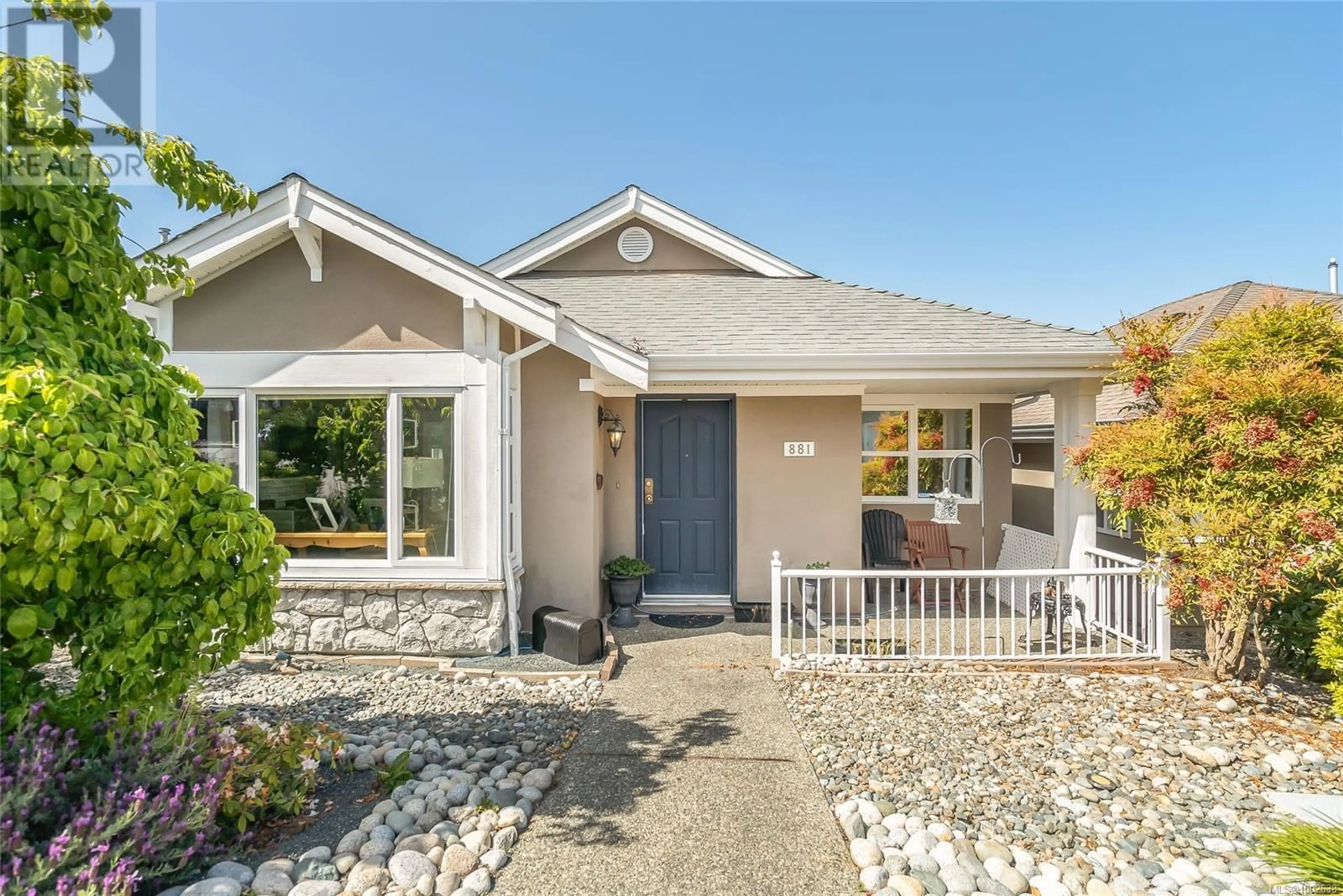Home with vinyl exterior material, street for 881 EDGEWARE AVENUE, Parksville British Columbia V9P2T7