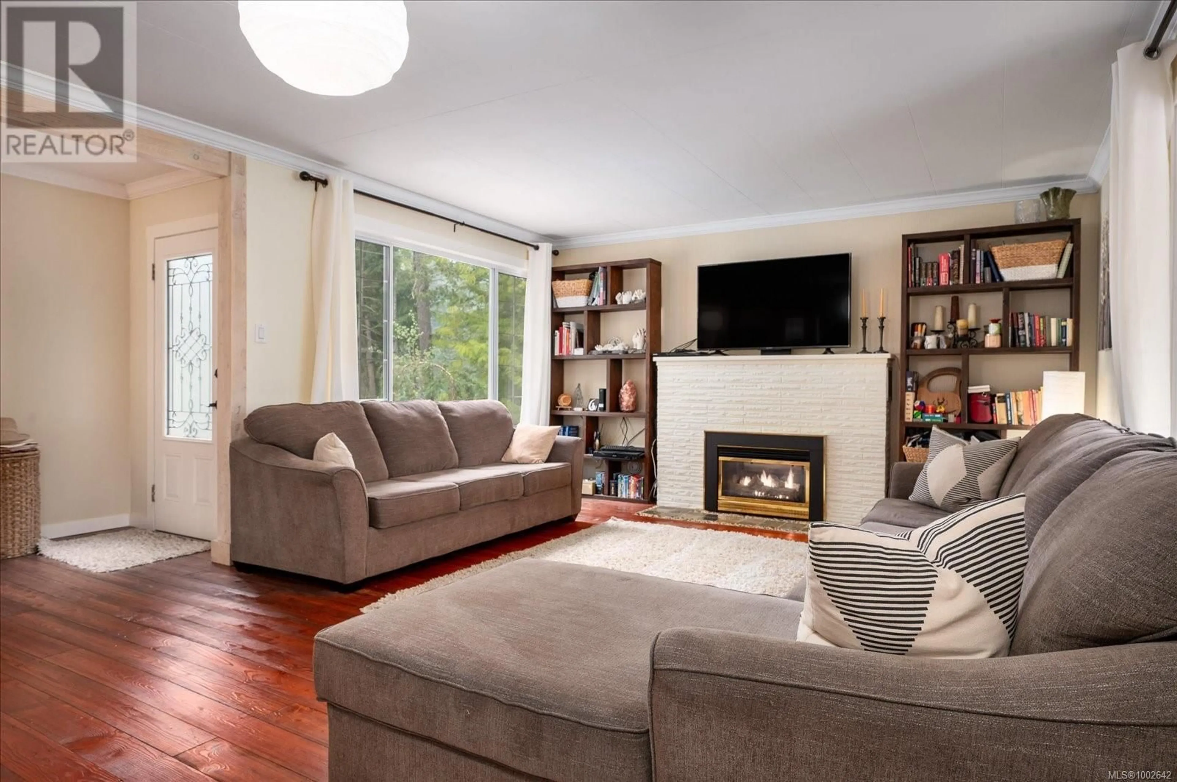 Living room with furniture, wood/laminate floor for 4800 ISLAND HIGHWAY WEST, Qualicum Beach British Columbia V9K1Y9