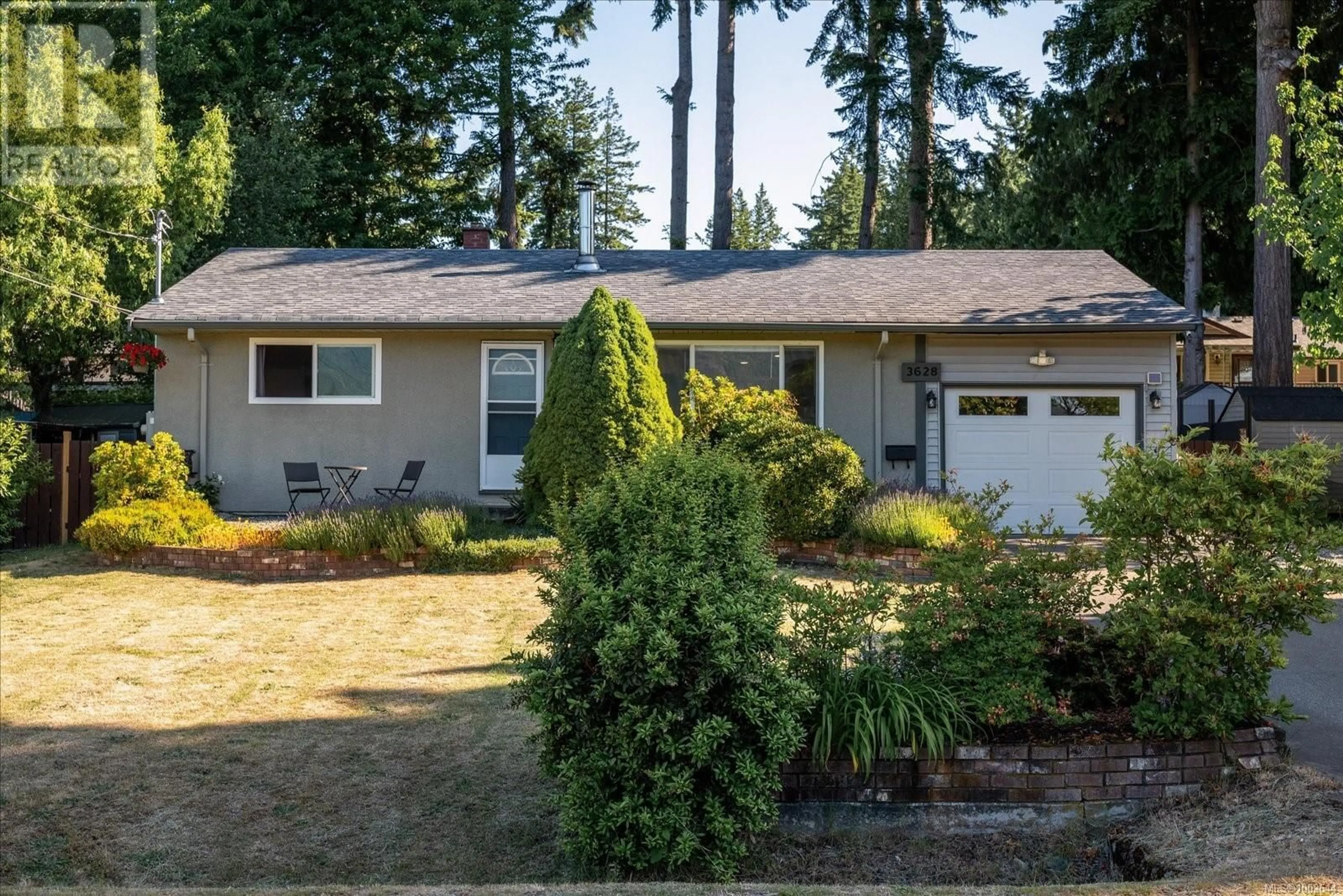 Home with vinyl exterior material, street for 3628 WELLESLEY AVENUE, Nanaimo British Columbia V9T2B2