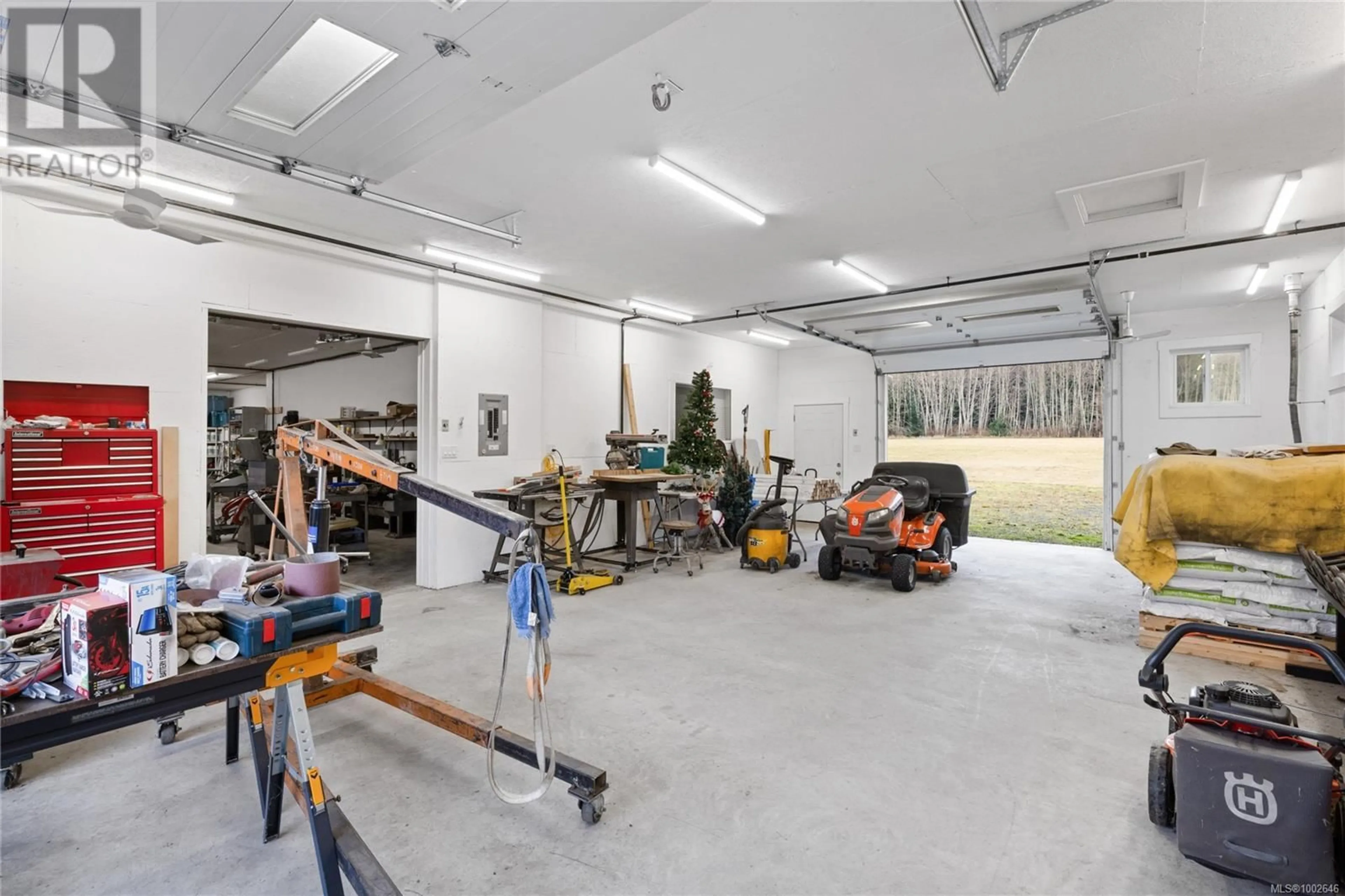 Indoor garage for 5180 GAINSBERG ROAD EAST, Bowser British Columbia V0R1G0