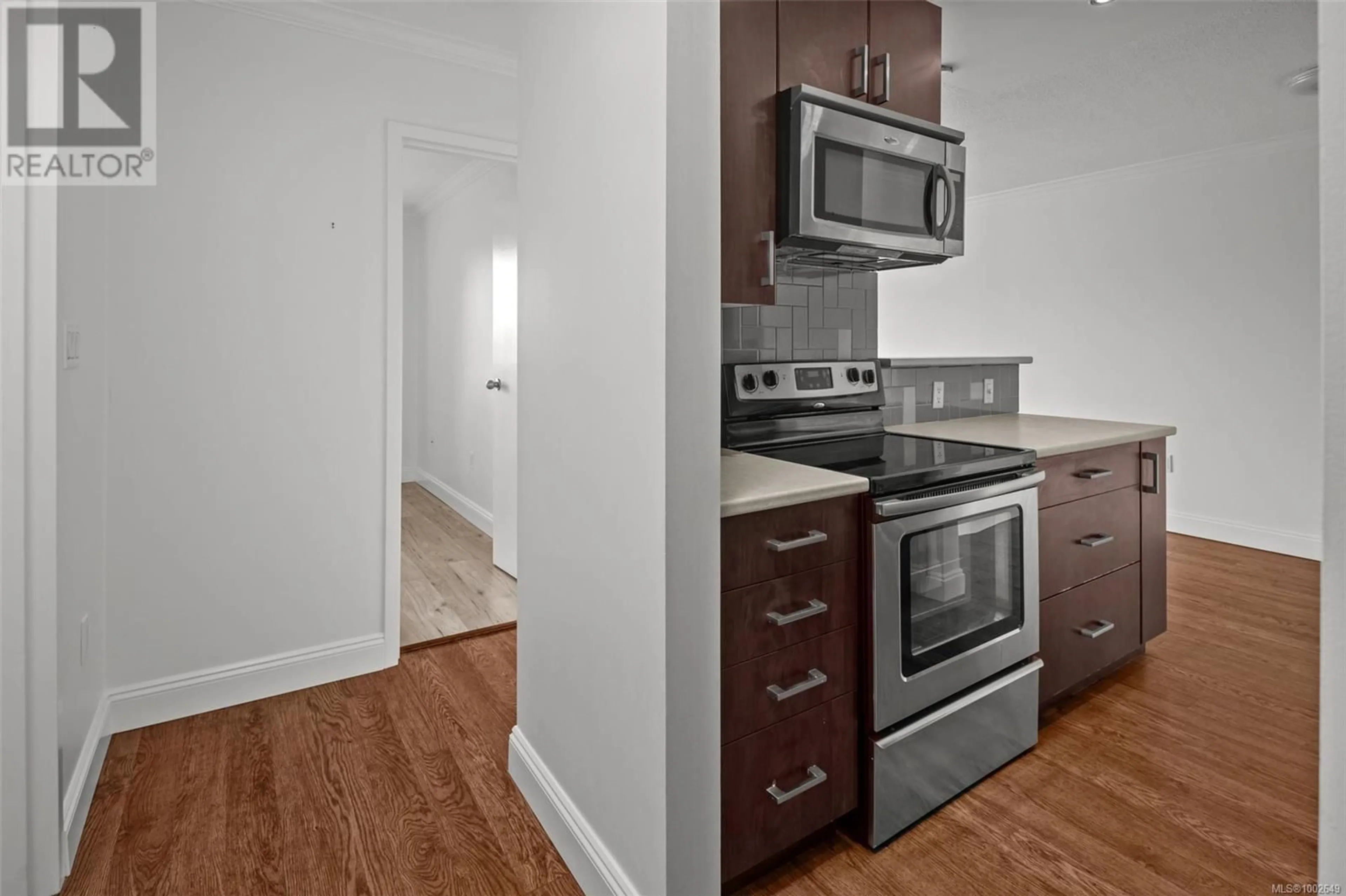 Standard kitchen, wood/laminate floor for 307 - 103 GORGE ROAD EAST, Victoria British Columbia V9A6Z2