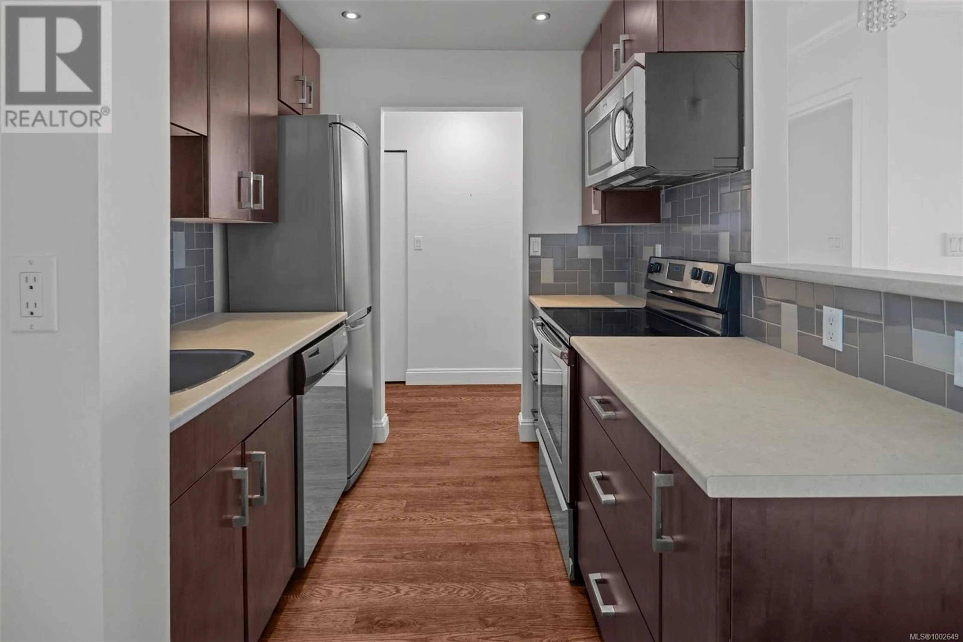 Standard kitchen, wood/laminate floor for 307 - 103 GORGE ROAD EAST, Victoria British Columbia V9A6Z2