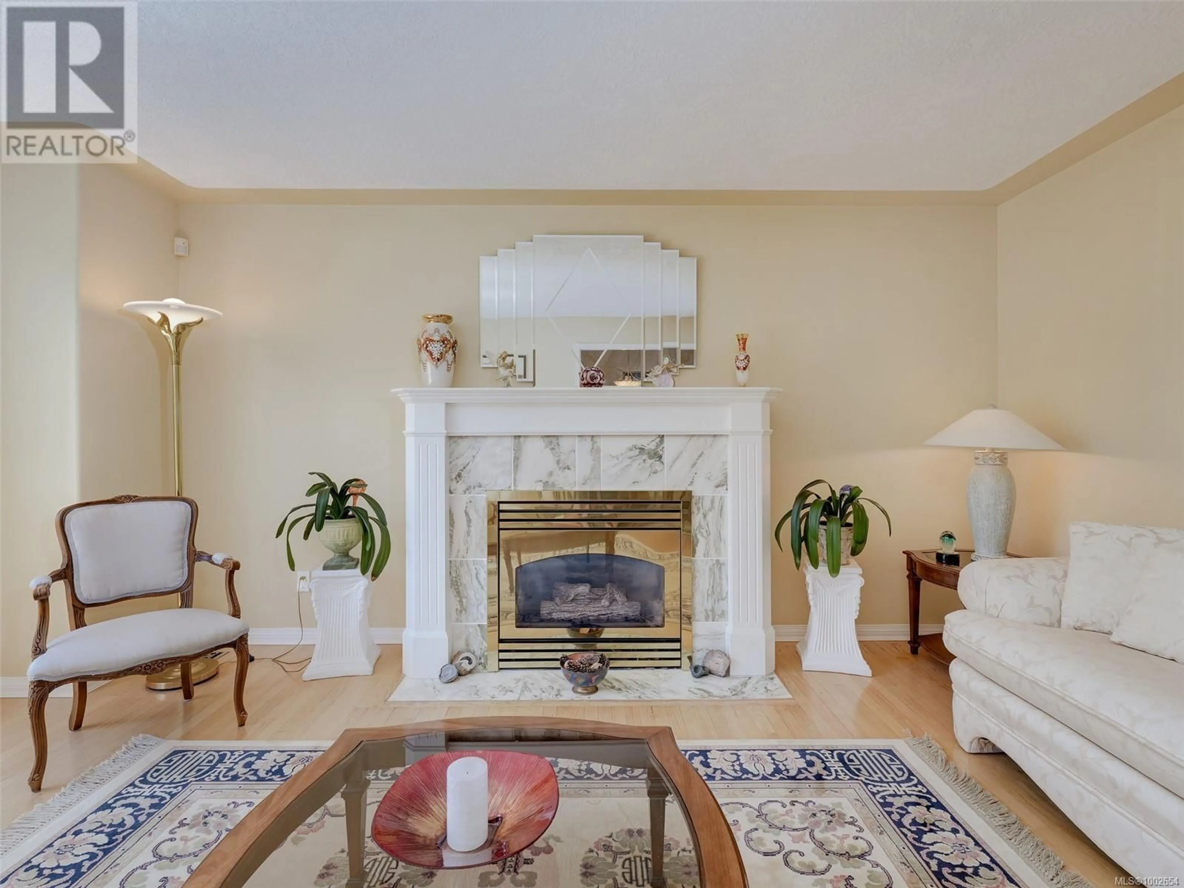 Living room with furniture, unknown for 2538 MEADOWLAND DRIVE, Central Saanich British Columbia V8Z5P5