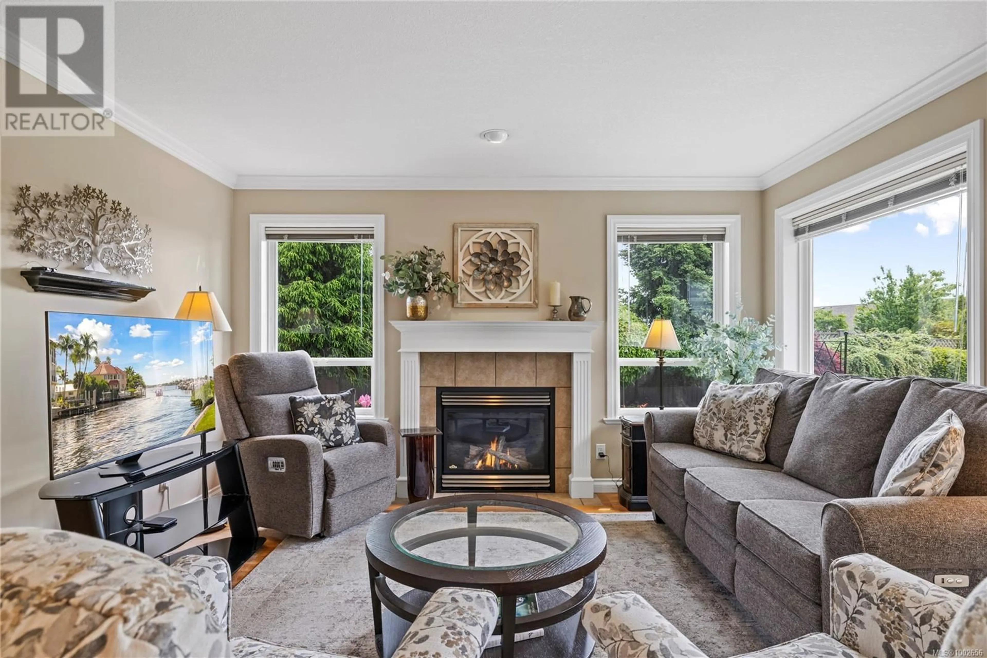 Living room with furniture, unknown for 689 AQUARIUS PLACE, Qualicum Beach British Columbia V9K2P3