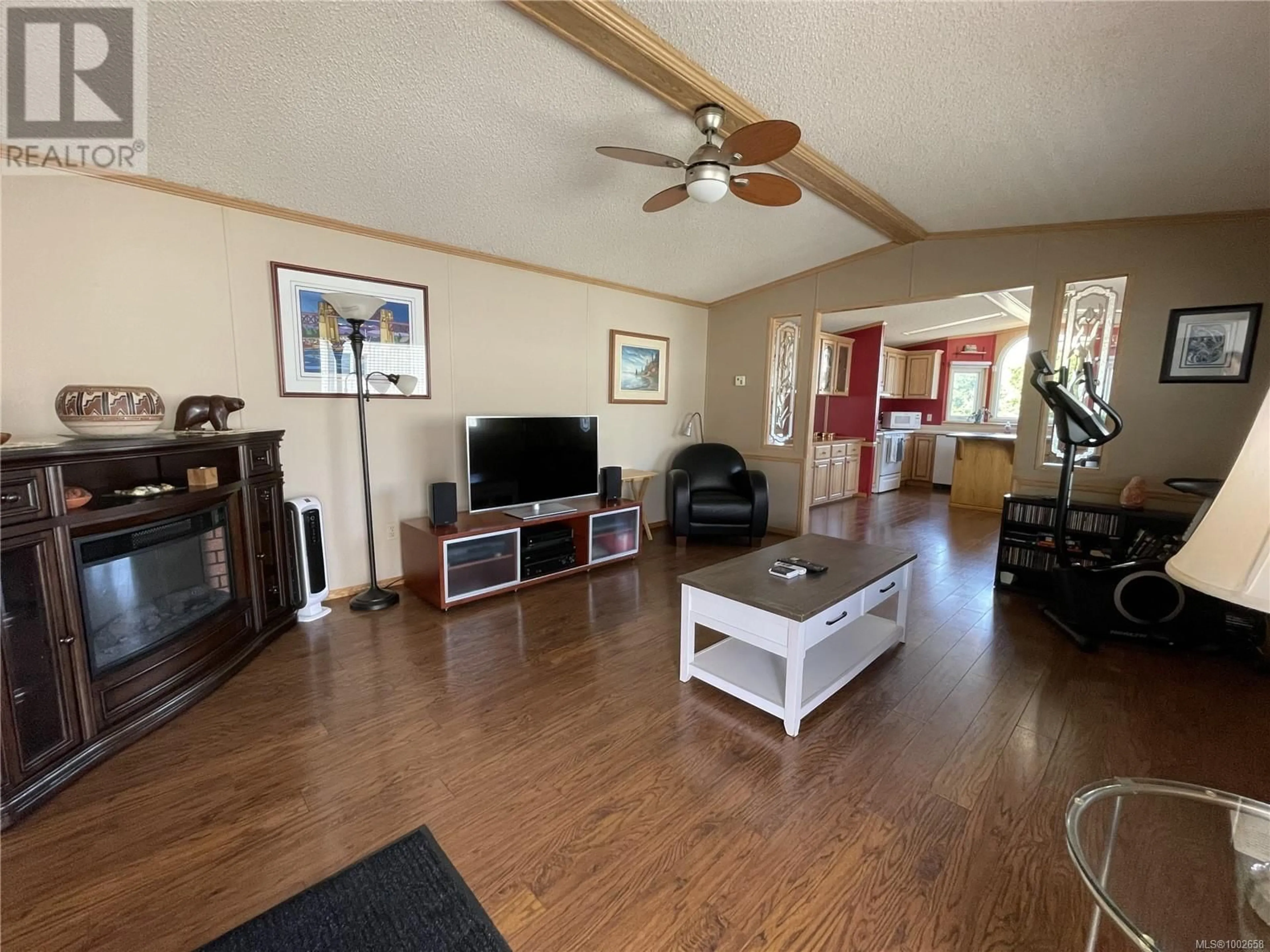 Living room with furniture, wood/laminate floor for 1 - 3859 WOOD AVENUE, Port Alberni British Columbia V9Y7P9