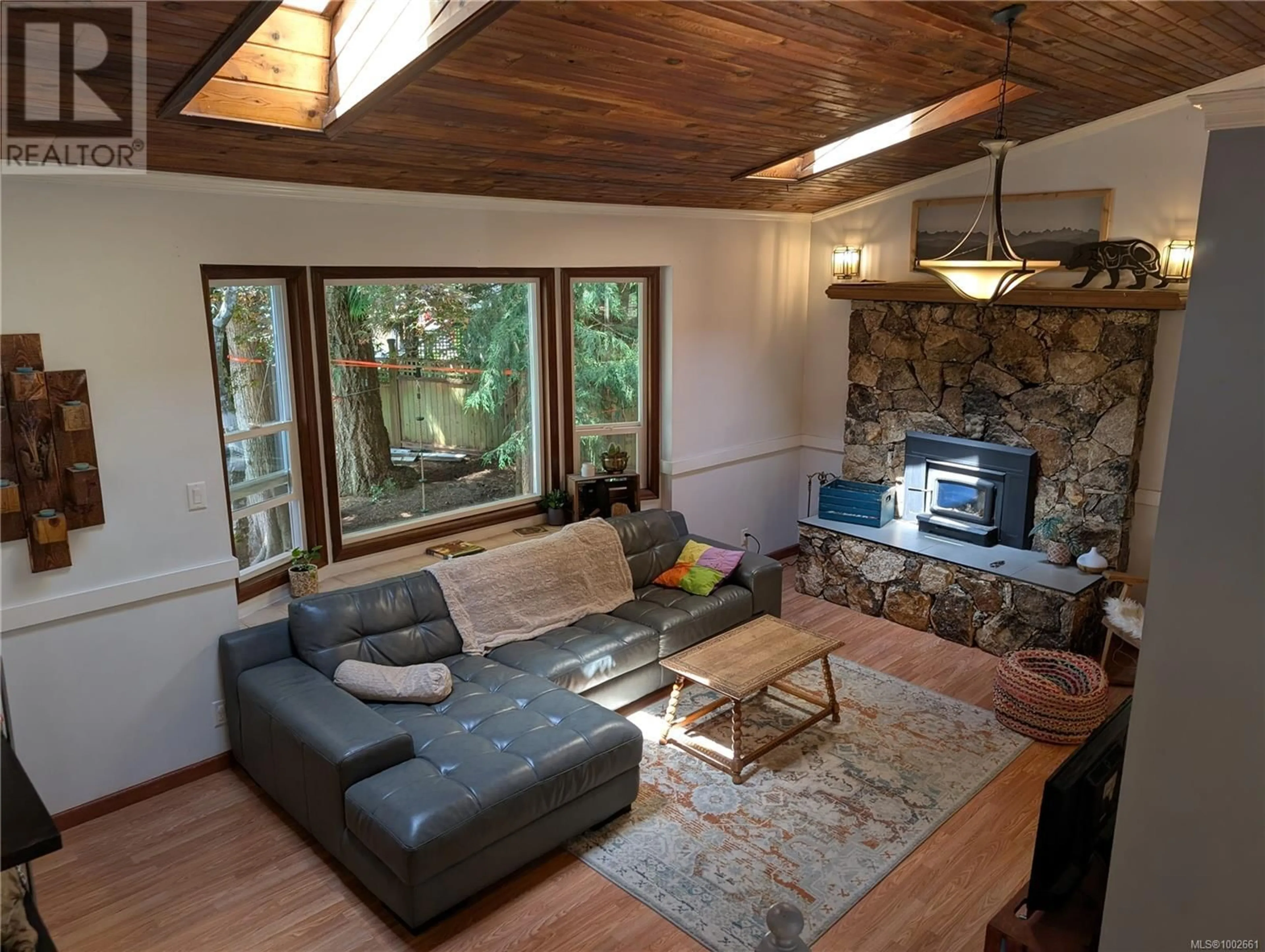 Living room with furniture, wood/laminate floor for 2751 FOREST GROVE LANE, Shawnigan Lake British Columbia V0R2W1