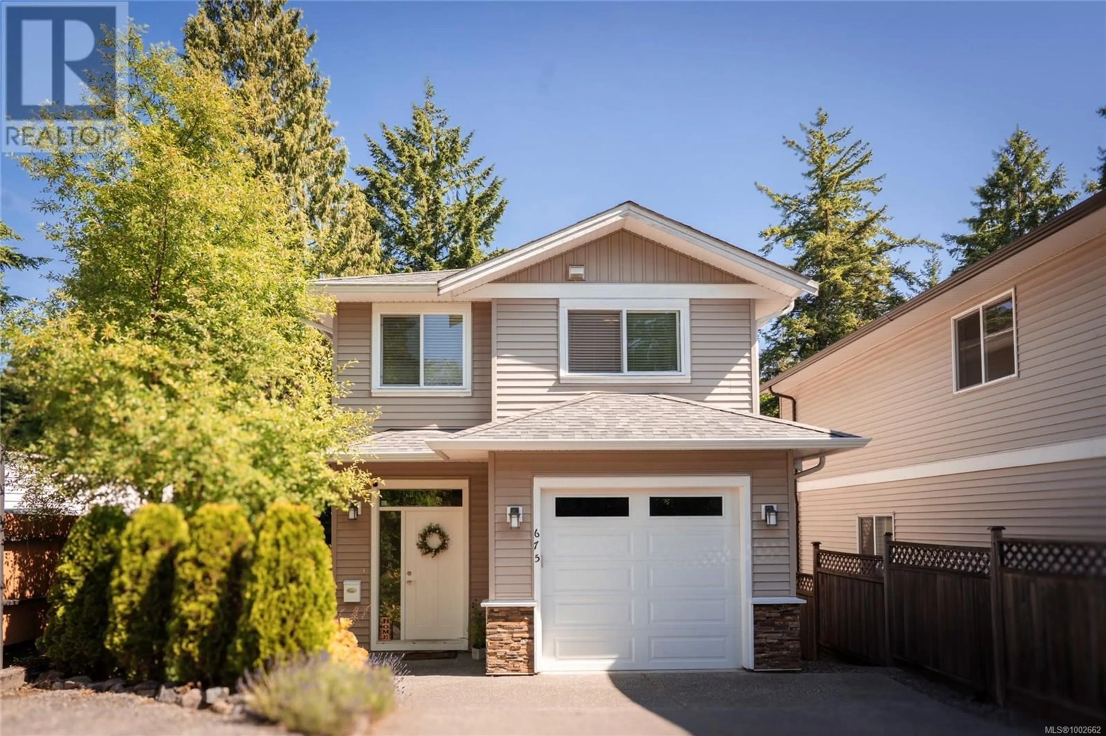 Home with vinyl exterior material, street for 675 BOWEN ROAD, Nanaimo British Columbia V9R2A3