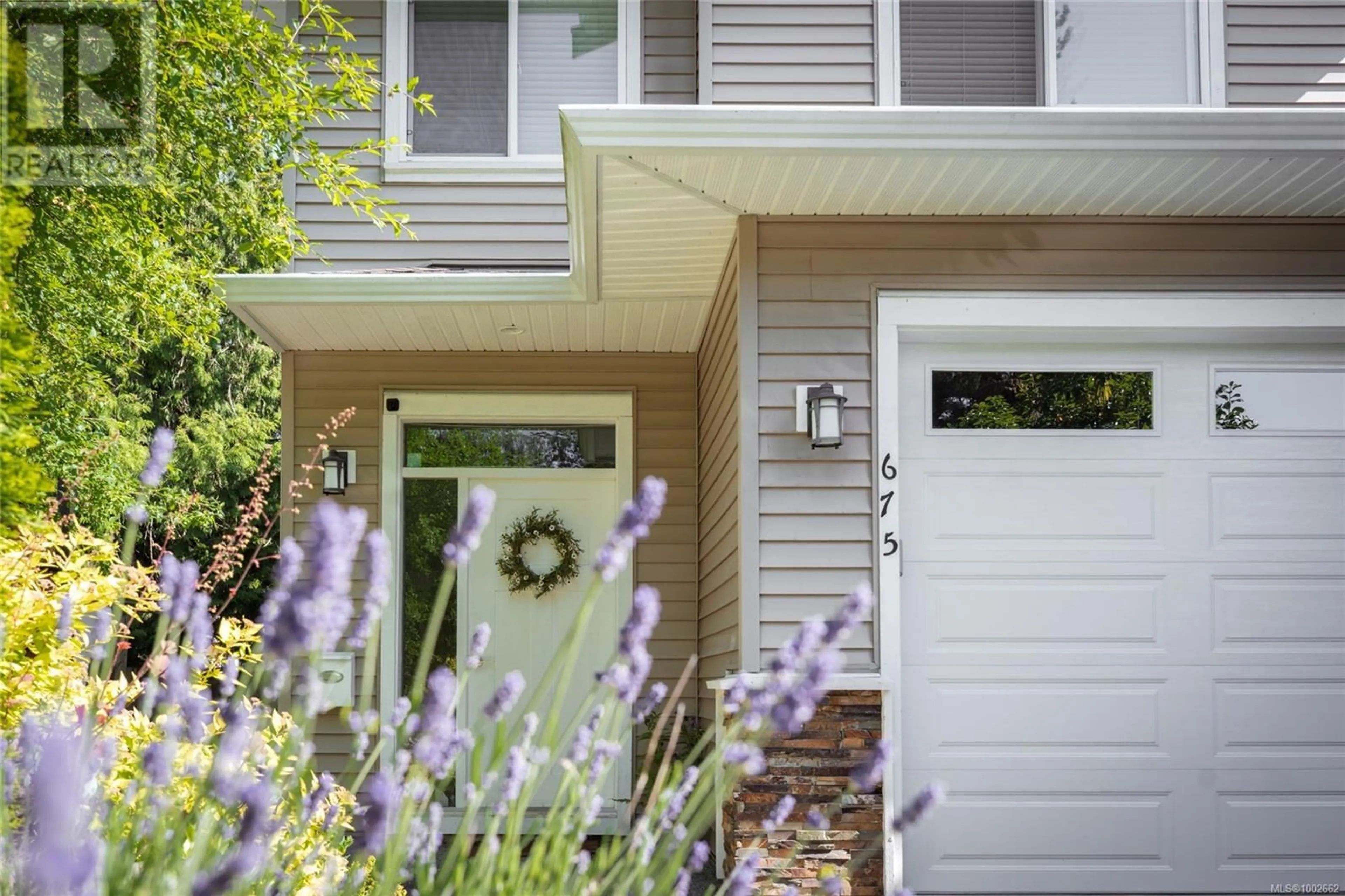 Home with vinyl exterior material, street for 675 BOWEN ROAD, Nanaimo British Columbia V9R2A3
