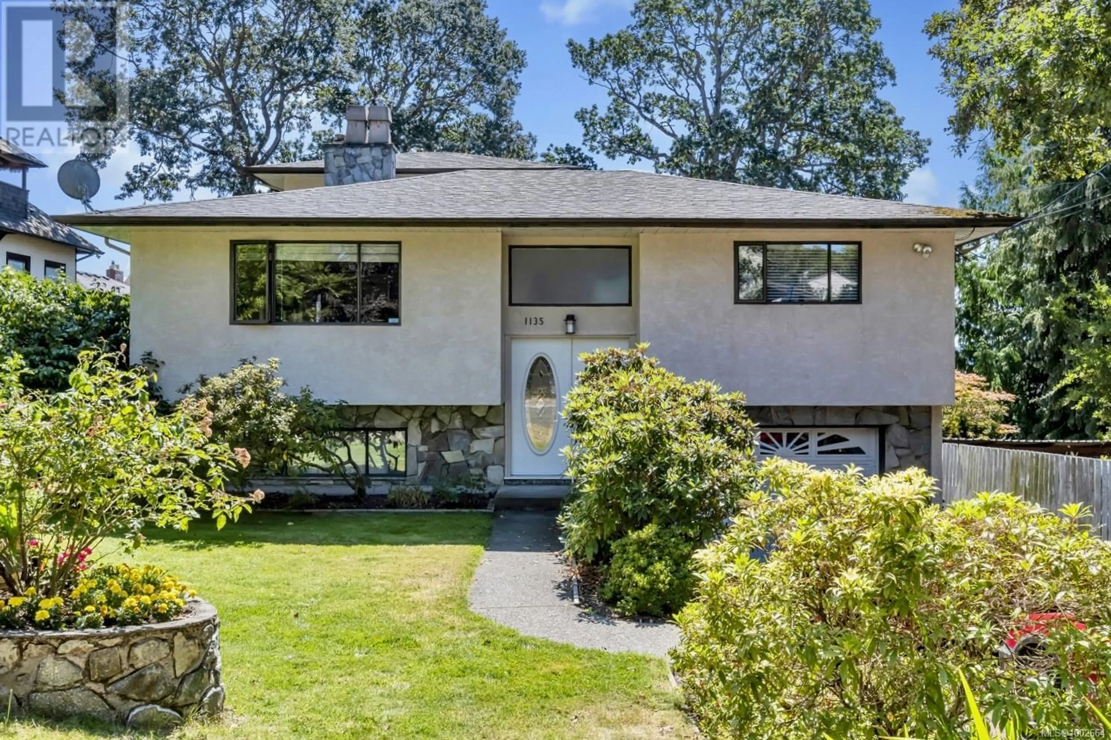 Unknown for 1135 SUMMIT AVENUE, Victoria British Columbia V8T2P8