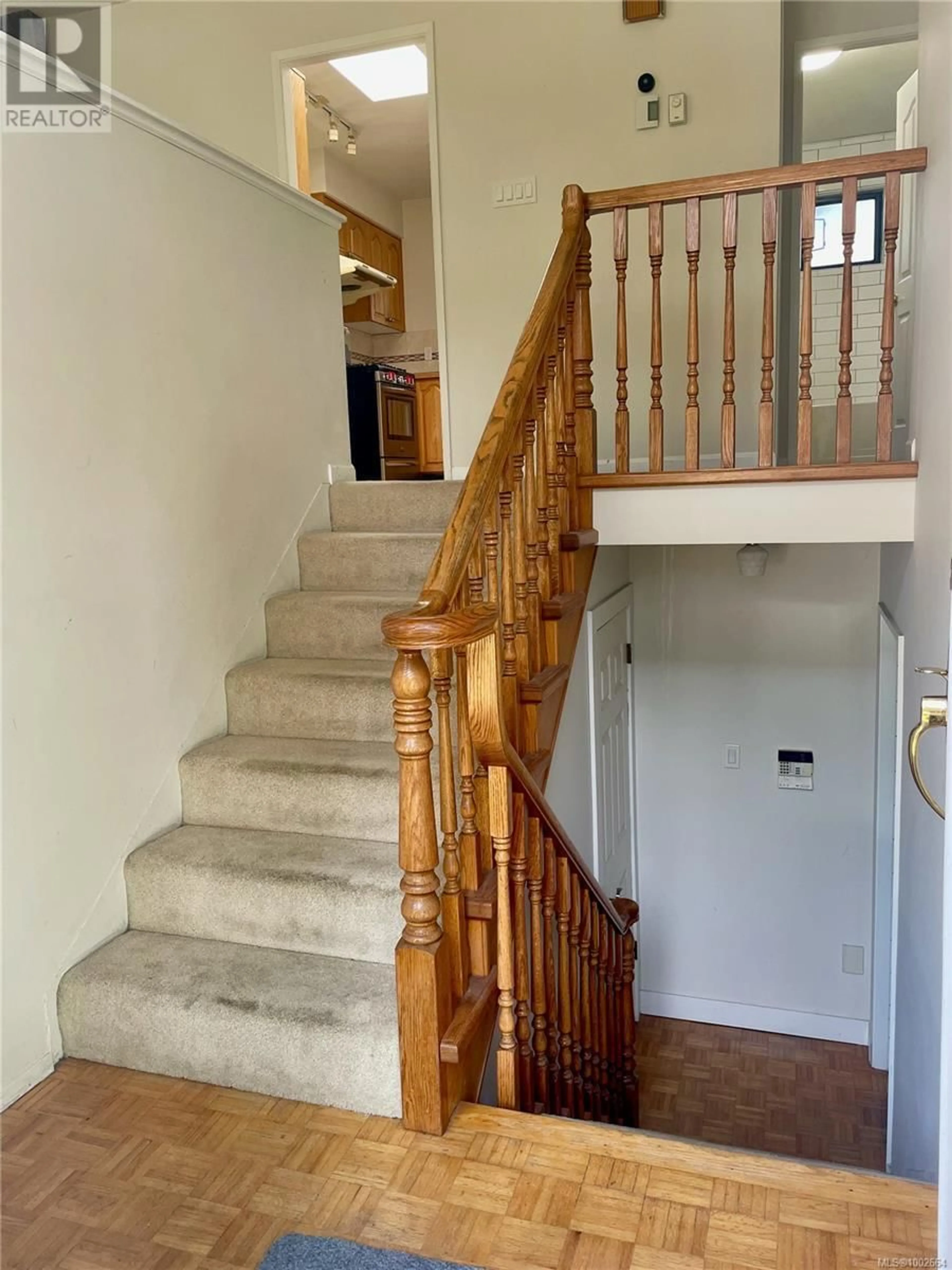 Stairs for 1135 SUMMIT AVENUE, Victoria British Columbia V8T2P8