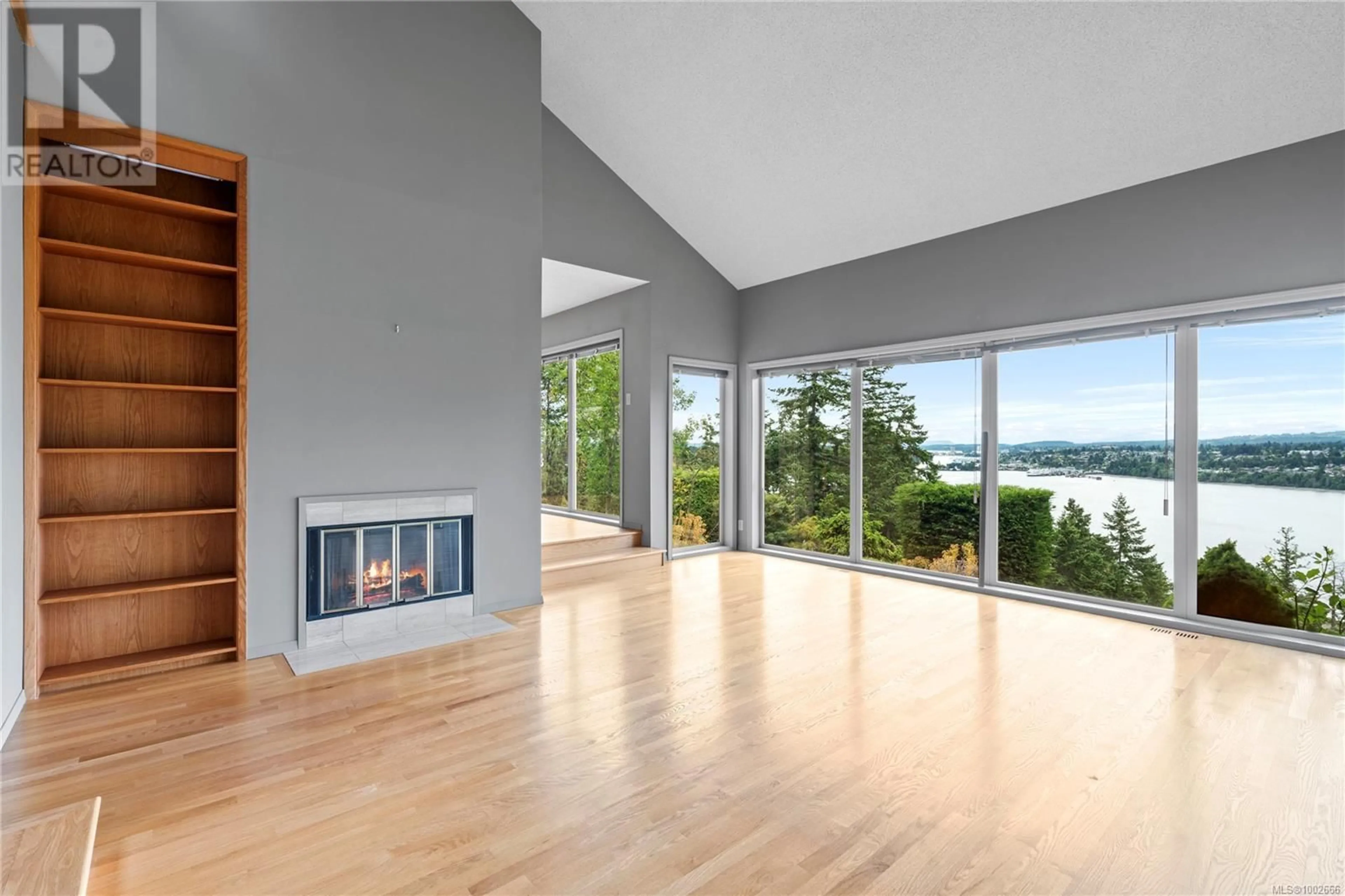 Living room with furniture, wood/laminate floor for 298 NOTTINGHAM DRIVE, Nanaimo British Columbia V9T1K9
