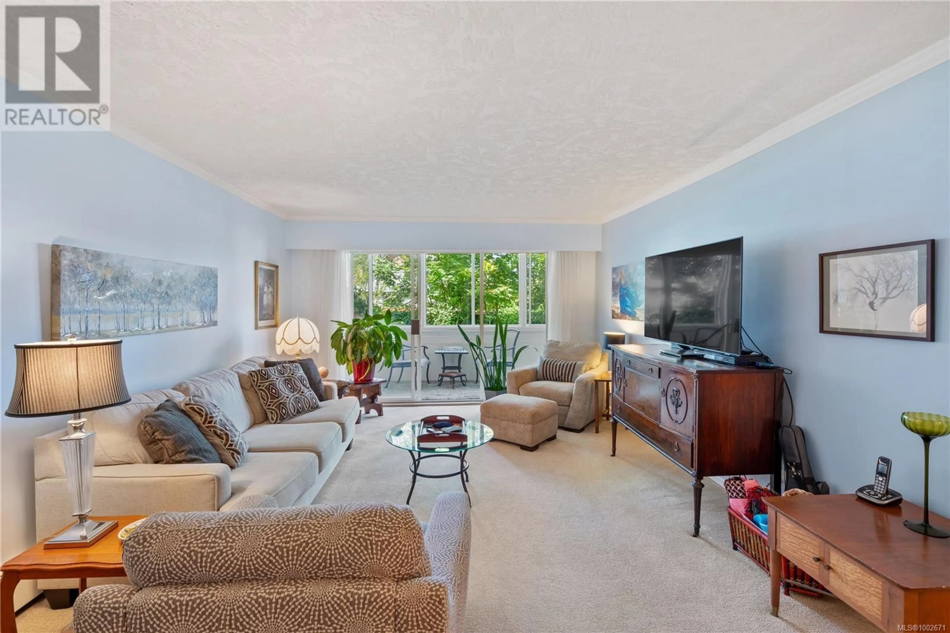 Living room with furniture, unknown for 105 - 1050 PARK BOULEVARD, Victoria British Columbia V8V2T4