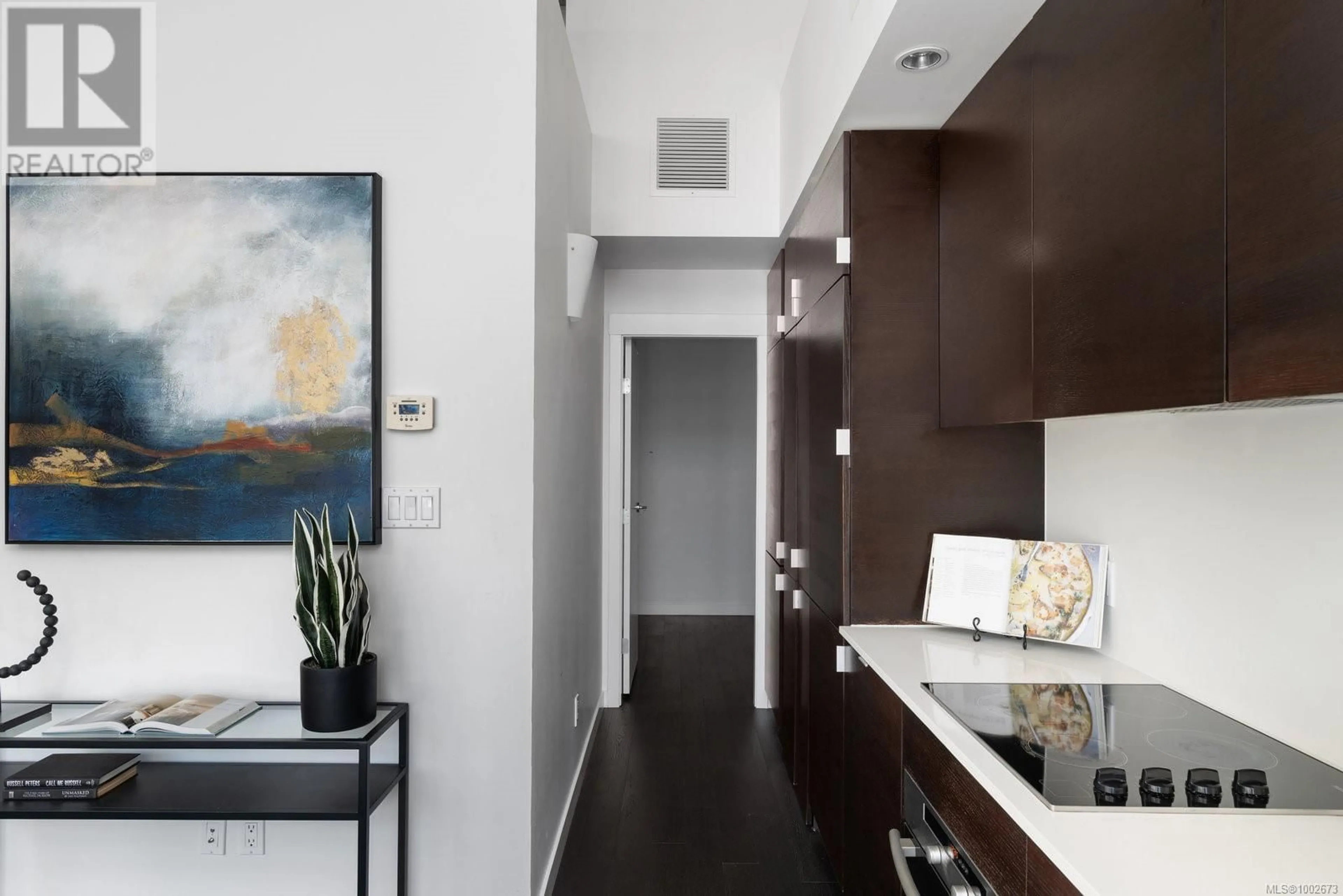 Indoor entryway for 317 - 770 FISGARD STREET, Victoria British Columbia V8W0B8