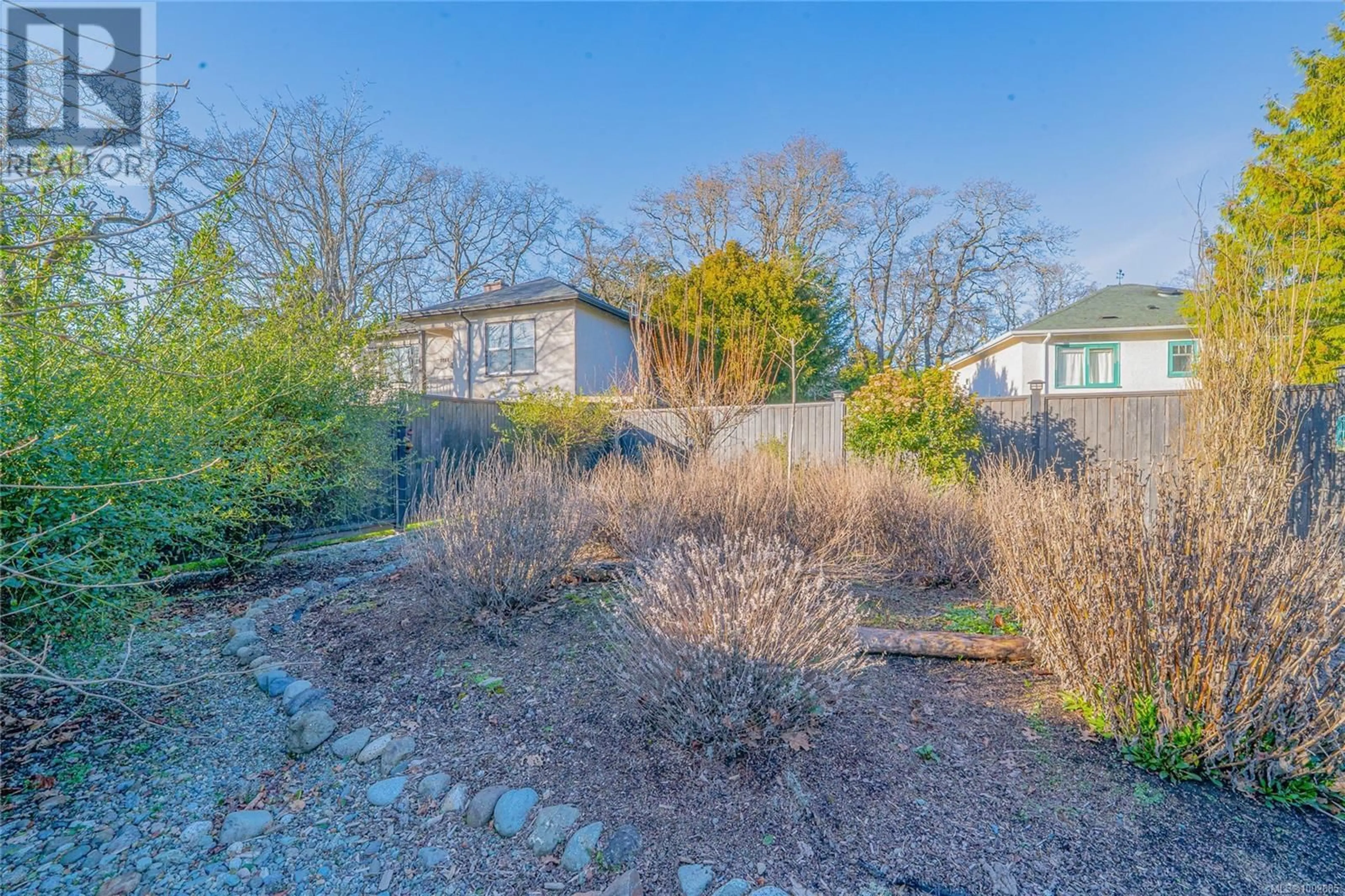 A pic from outside/outdoor area/front of a property/back of a property/a pic from drone, street for 3771 WINSTON CRESCENT, Saanich British Columbia V8X1S2