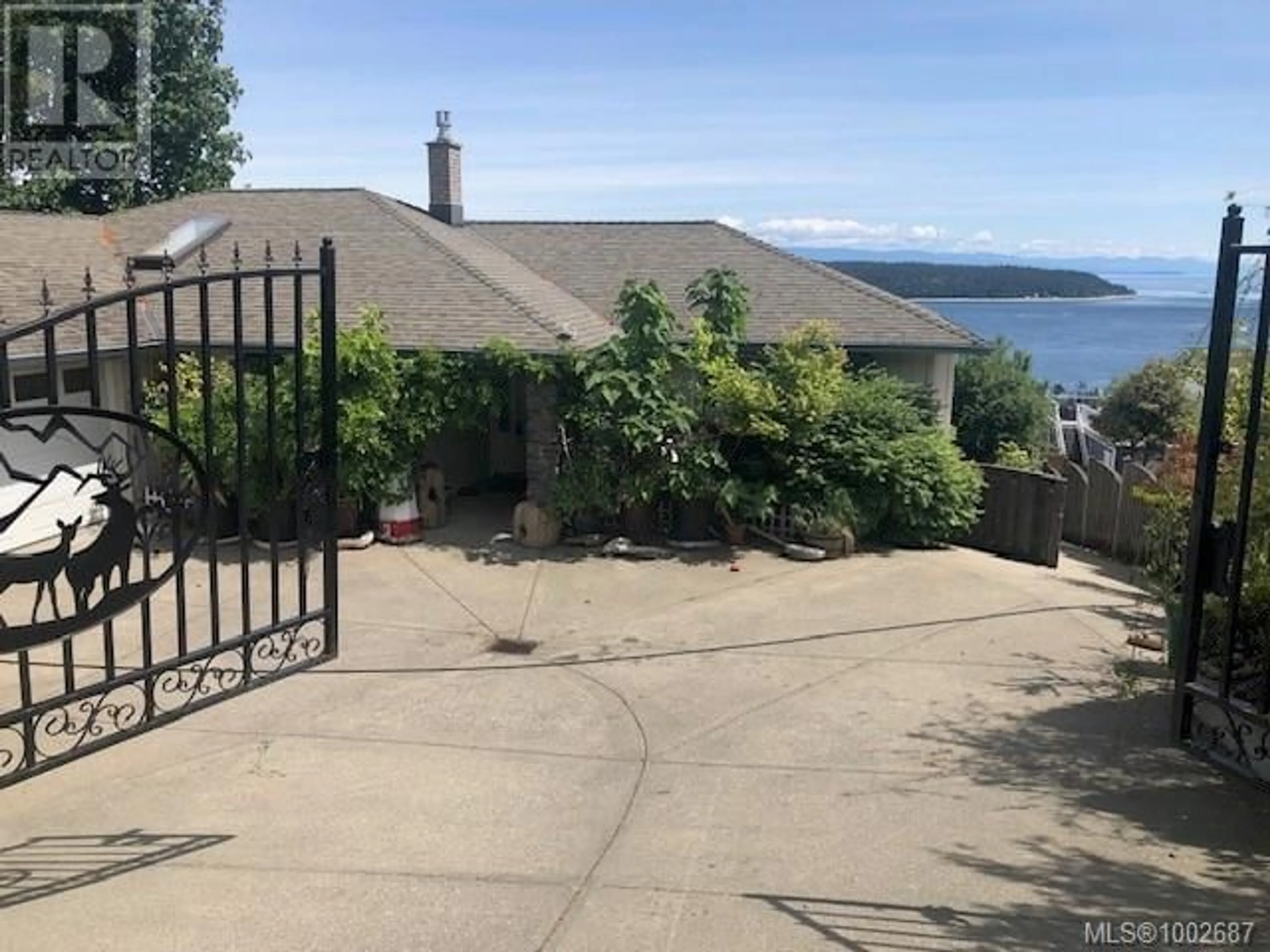 A pic from outside/outdoor area/front of a property/back of a property/a pic from drone, water/lake/river/ocean view for 253 ALDER STREET SOUTH, Campbell River British Columbia V9W2M9