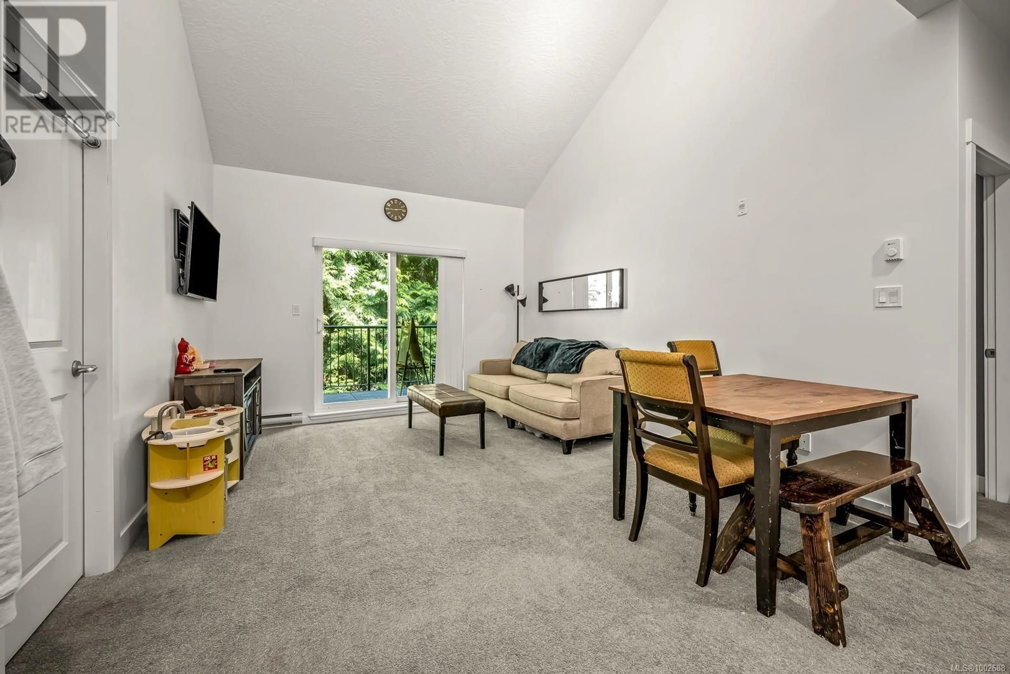 Living room with furniture, unknown for 122 - 1577 DINGWALL ROAD, Courtenay British Columbia V9N3S8