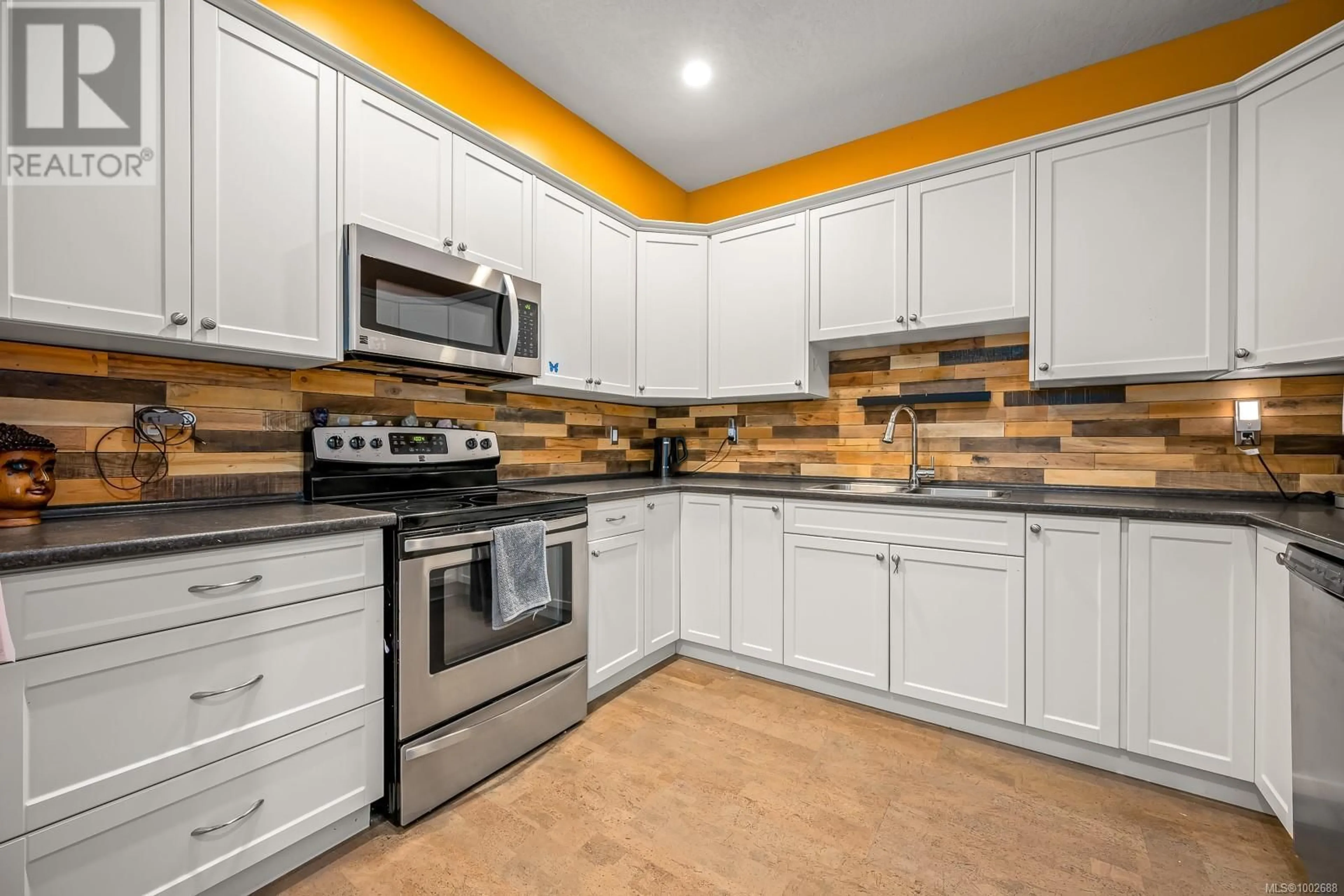 Standard kitchen, ceramic/tile floor for 122 - 1577 DINGWALL ROAD, Courtenay British Columbia V9N3S8