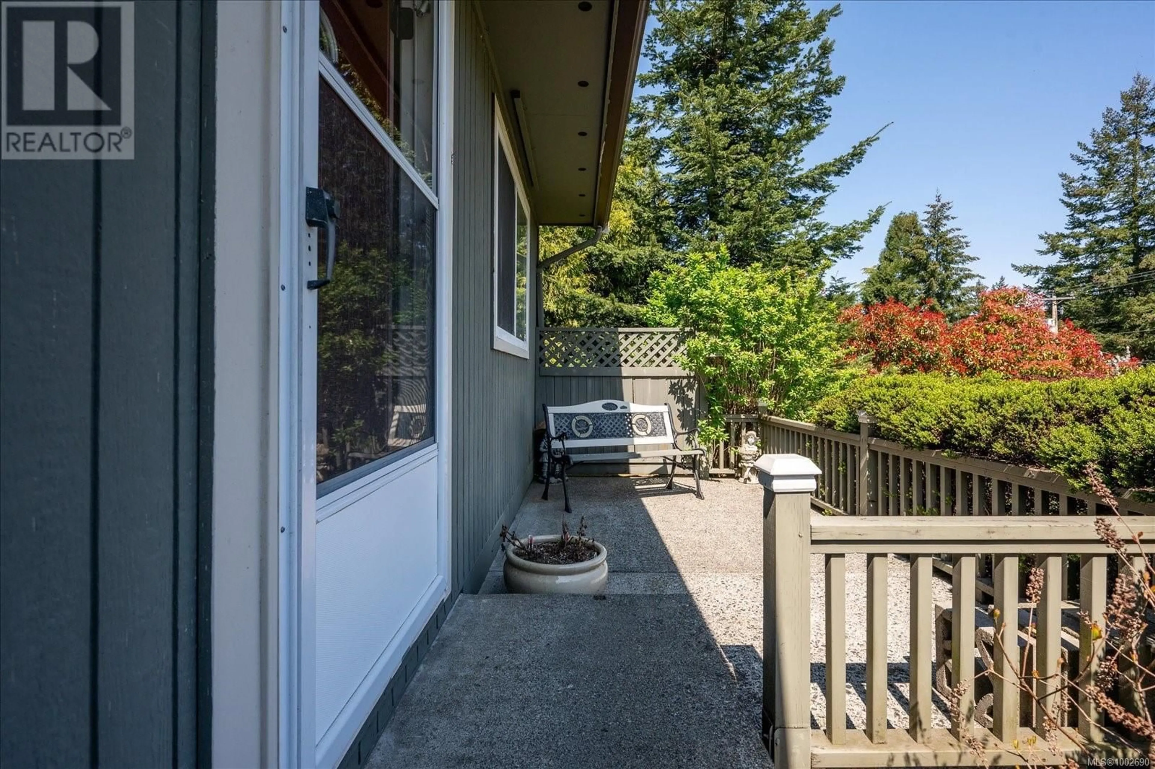 Patio, street for 2353 PHEASANT TERRACE, Nanaimo British Columbia V9T3P7