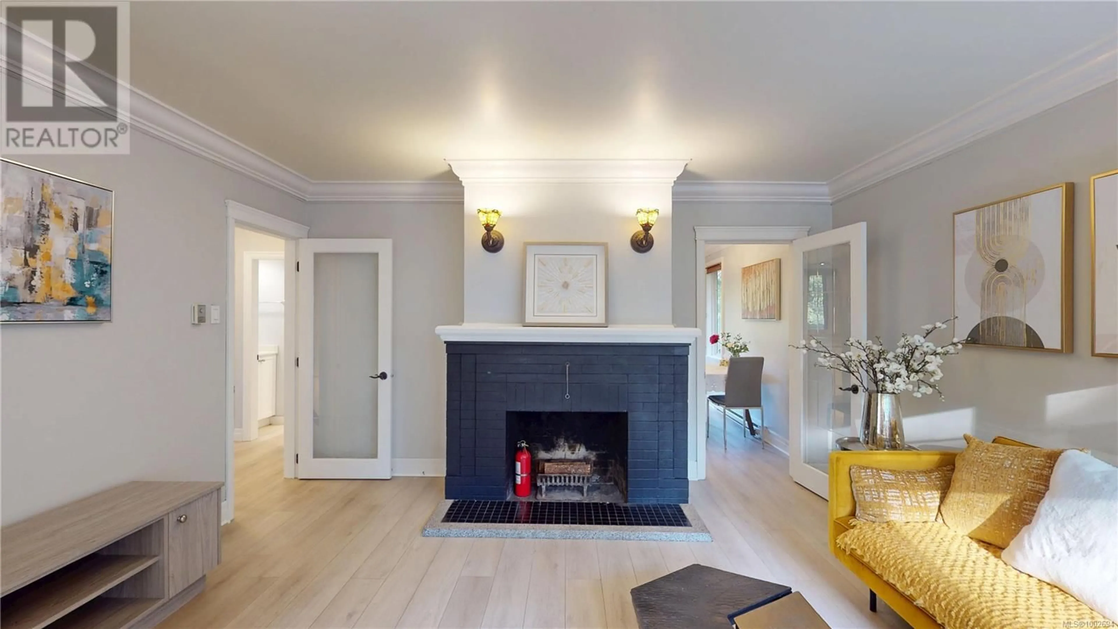 Living room with furniture, unknown for 2139 FOUL BAY ROAD, Oak Bay British Columbia V8R5B1