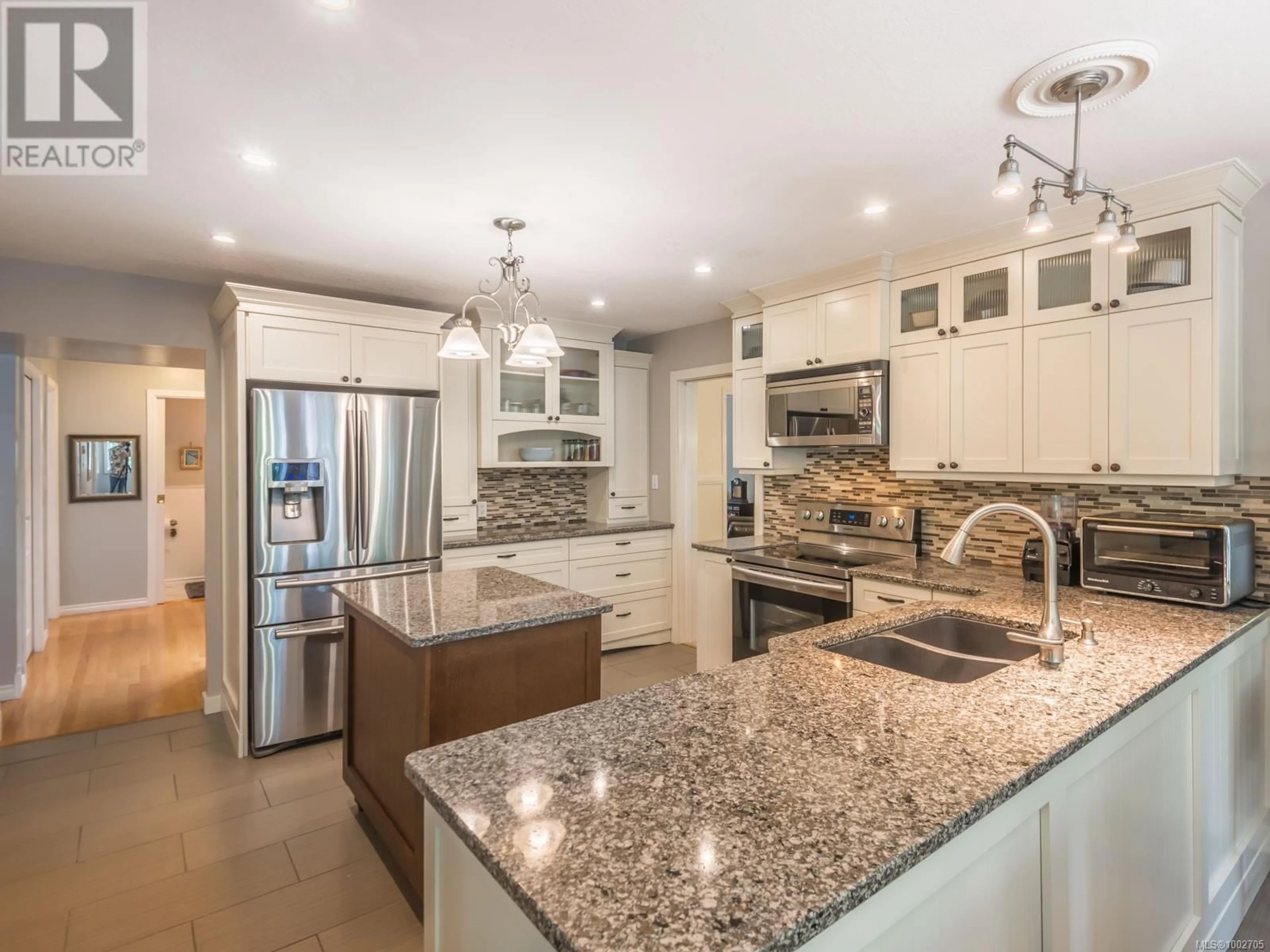 Open concept kitchen, ceramic/tile floor for 3961 DUNSMUIR STREET, Port Alberni British Columbia V9Y7V1