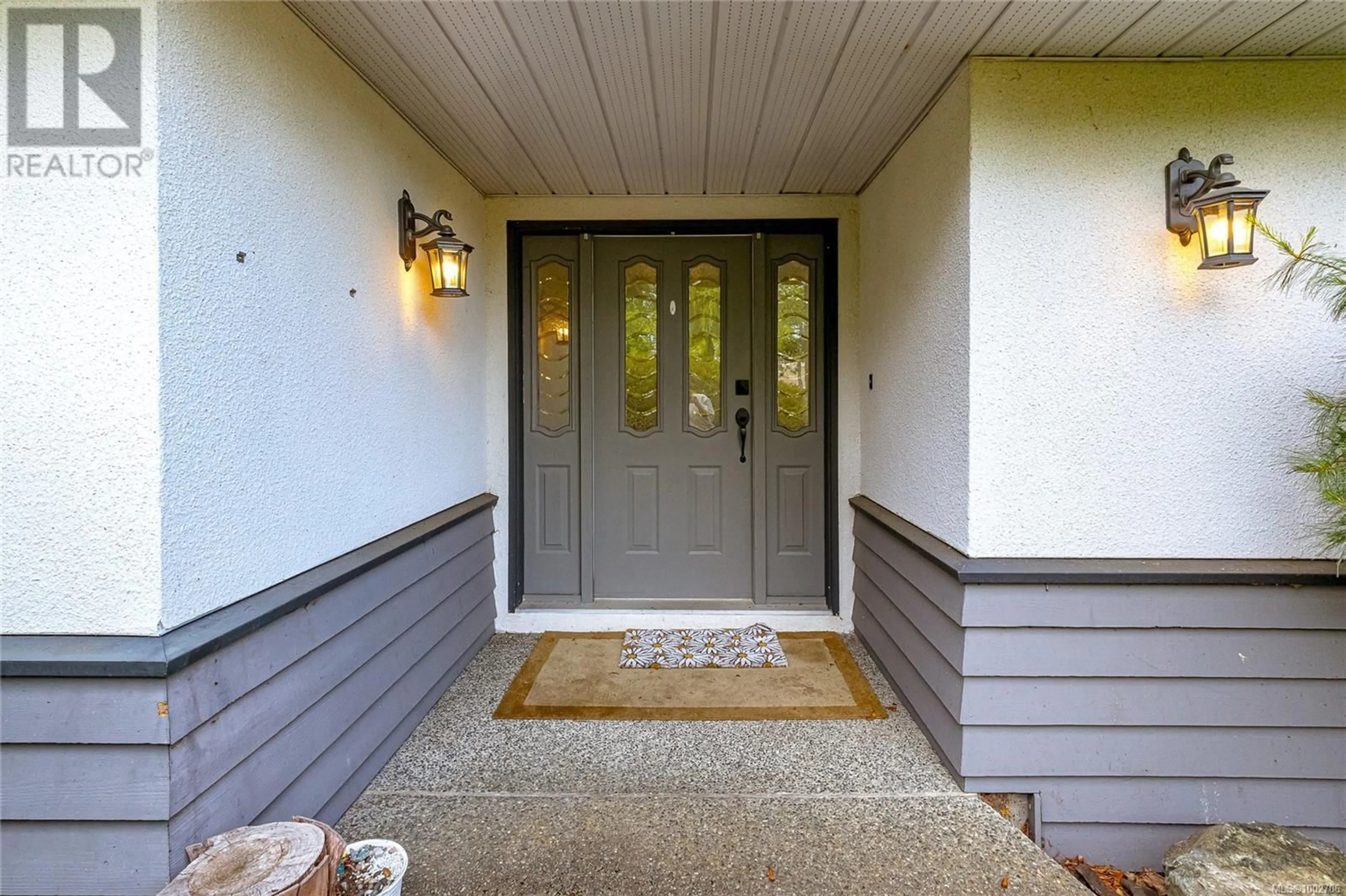 Indoor entryway for 4301 MALTWOOD CLOSE, Saanich British Columbia V8X5C7