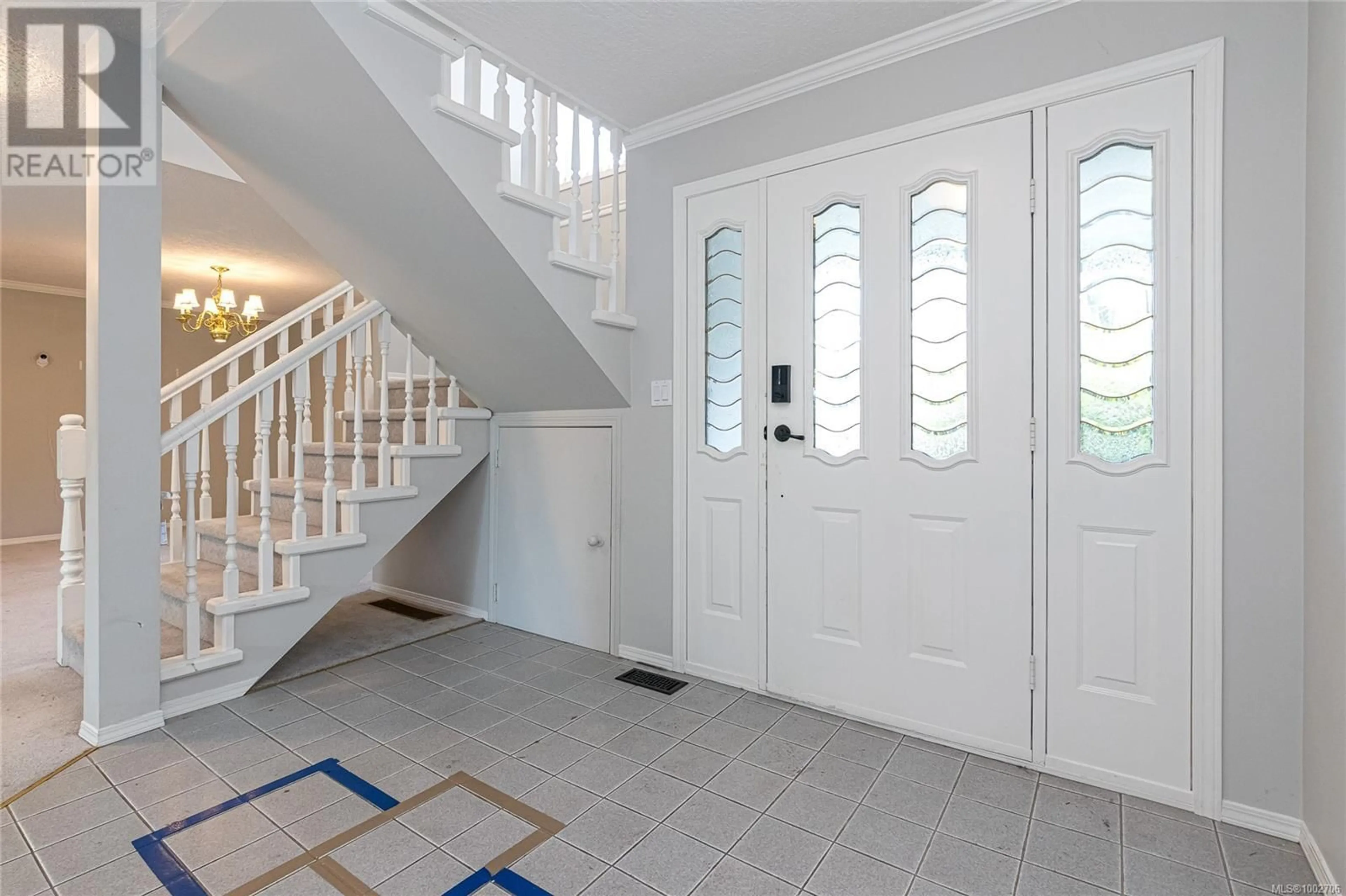 Indoor entryway for 4301 MALTWOOD CLOSE, Saanich British Columbia V8X5C7