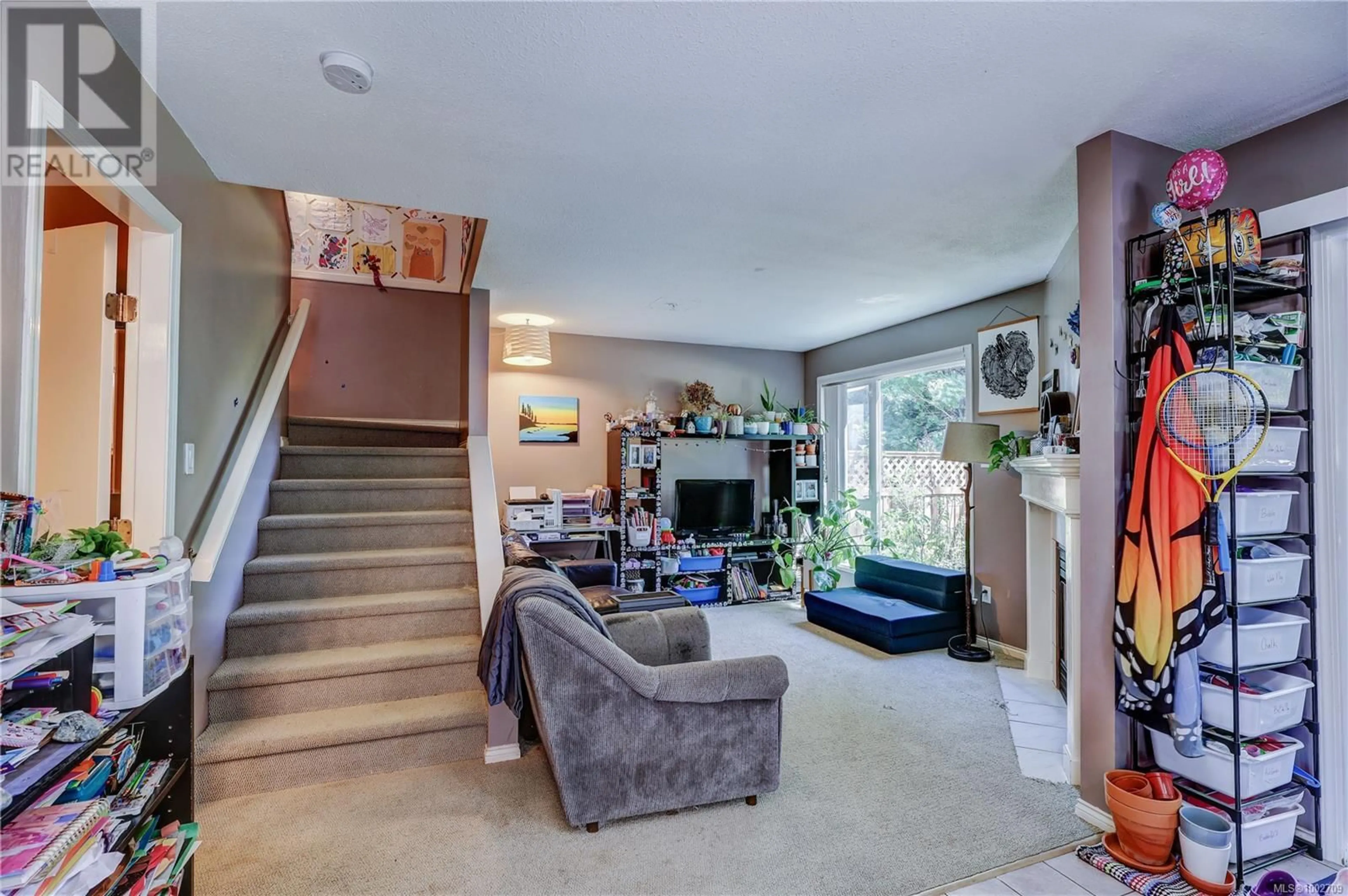 Living room with furniture, unknown for 1621 CREEKSIDE DRIVE, Nanaimo British Columbia V9S5V8