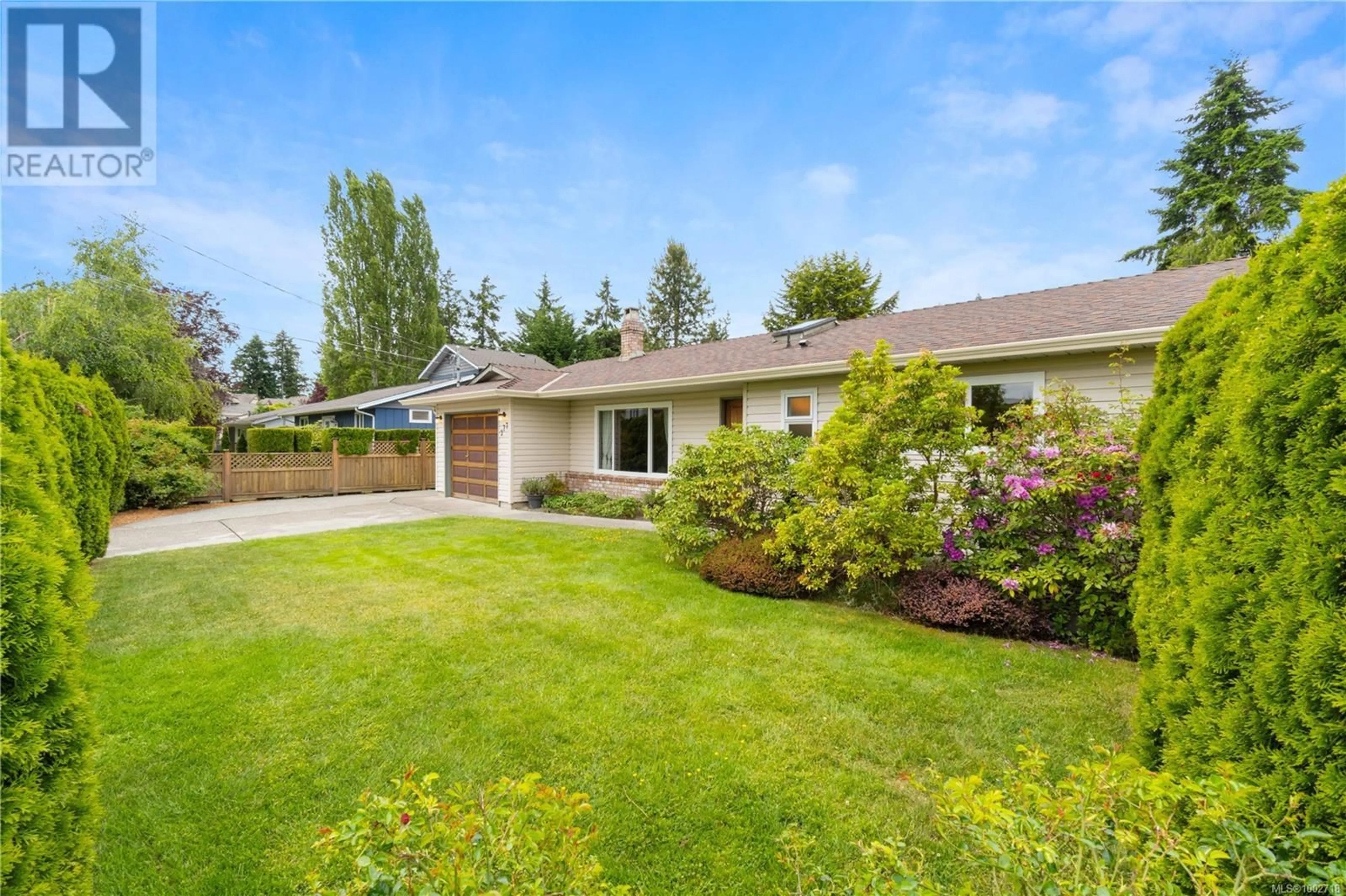 Home with vinyl exterior material, street for 377 ALLWOOD ROAD, Parksville British Columbia V9P1C4