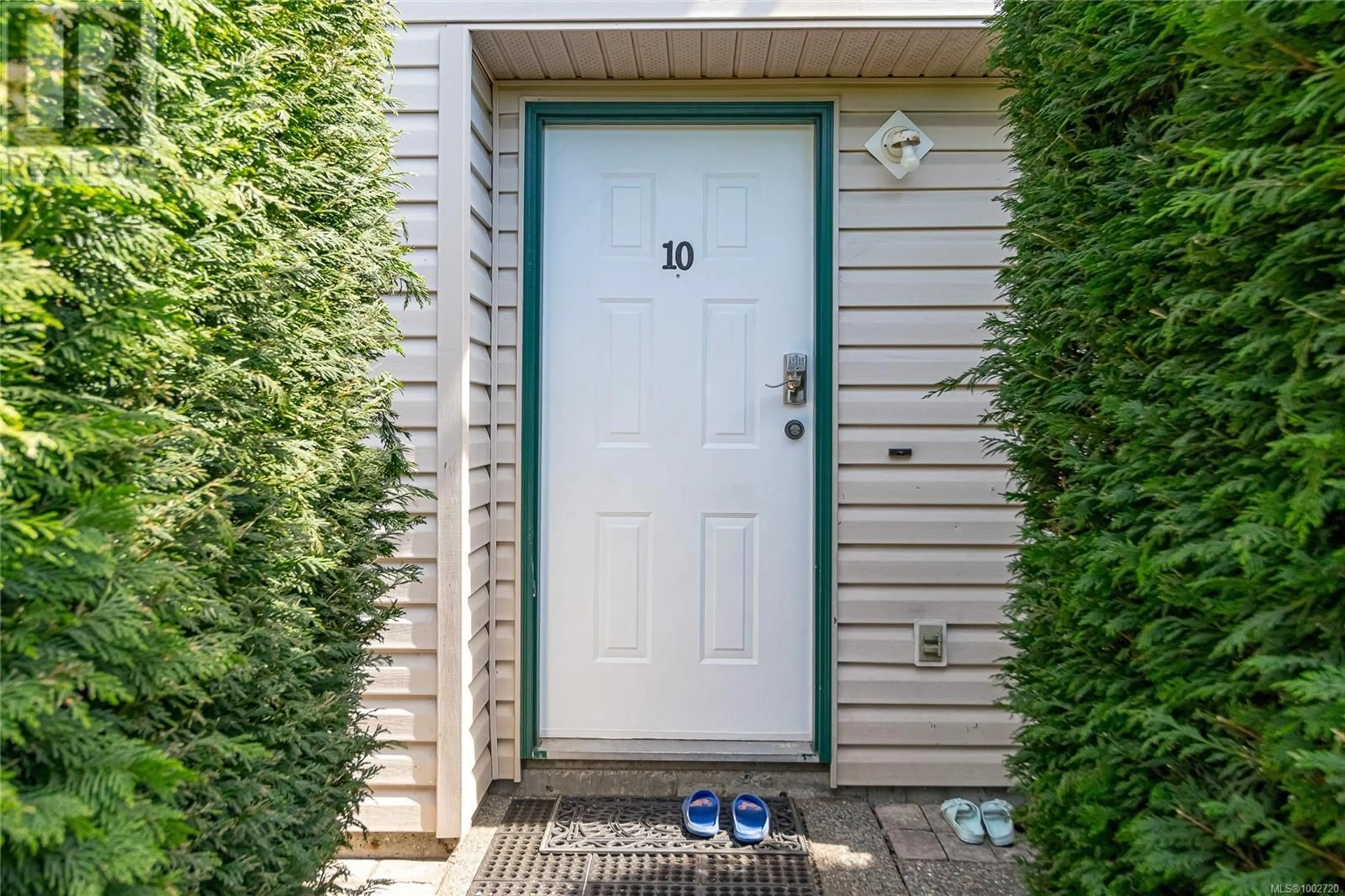 Indoor entryway for 10 - 1906 BOWEN ROAD, Nanaimo British Columbia V9S5S6