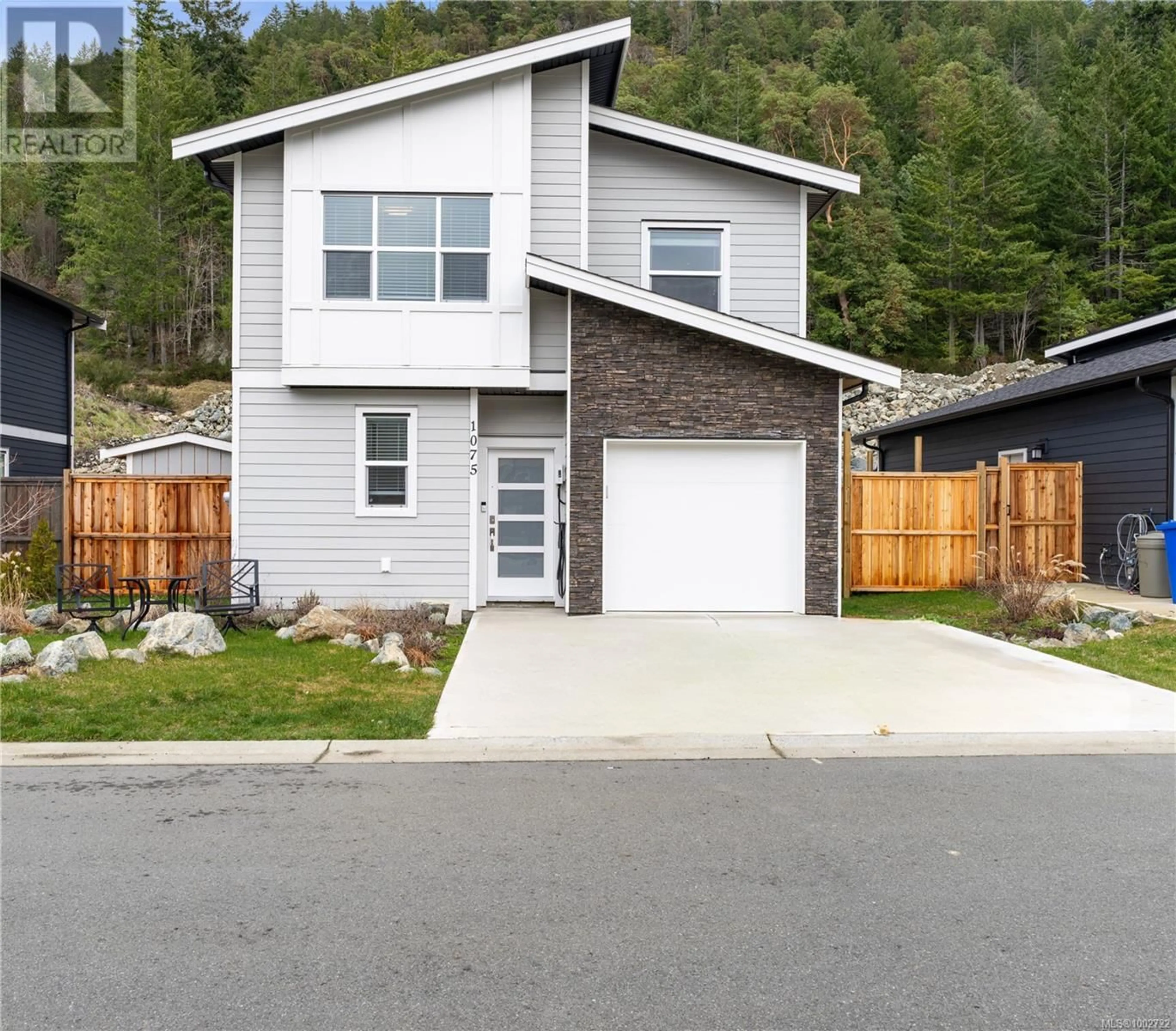 Home with vinyl exterior material, street for 1075 GAMMON WAY, Shawnigan Lake British Columbia V8H2J2
