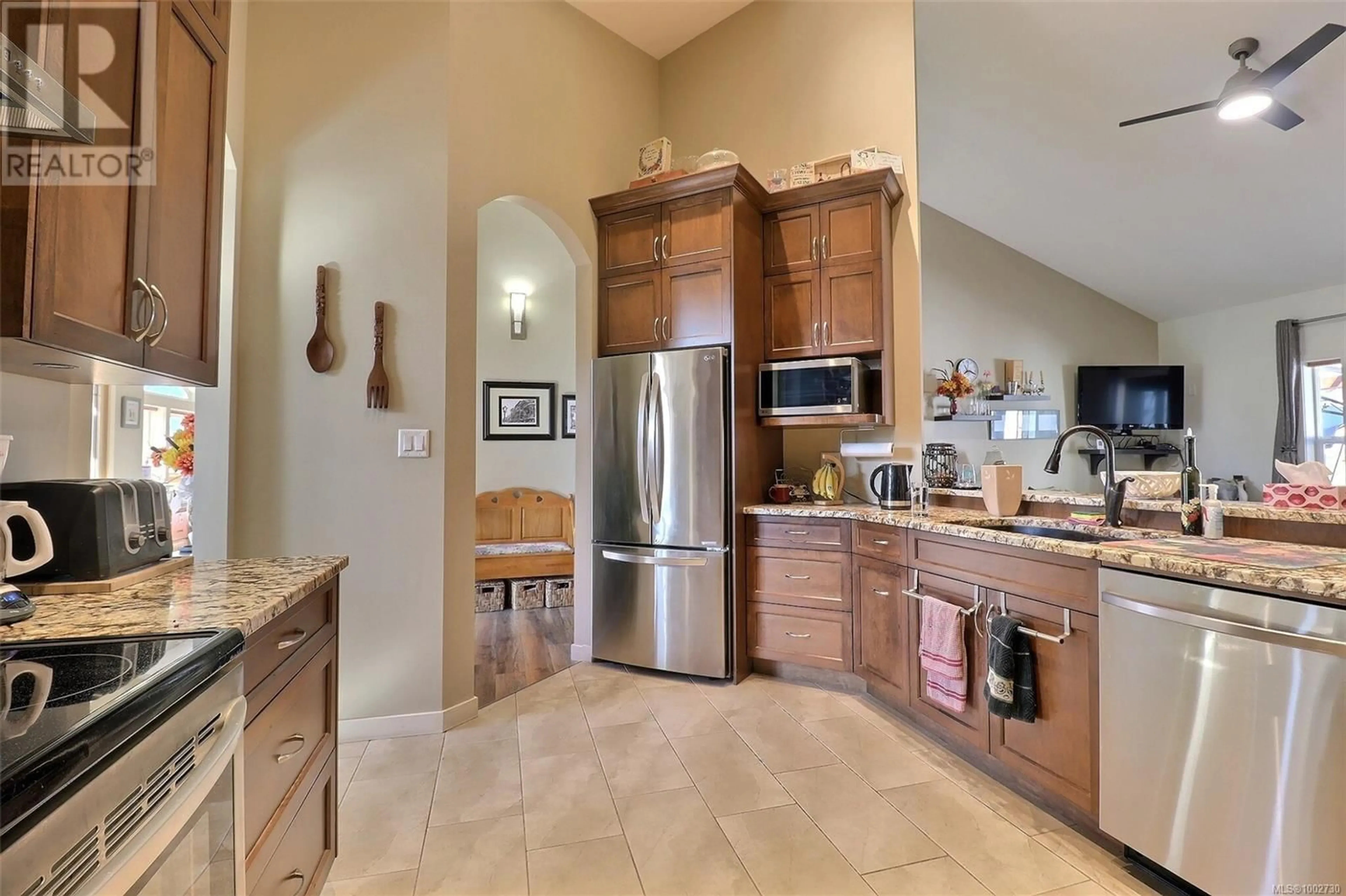 Open concept kitchen, ceramic/tile floor for 482 MOUNTAIN VIEW DRIVE, Lake Cowichan British Columbia V0R2G1